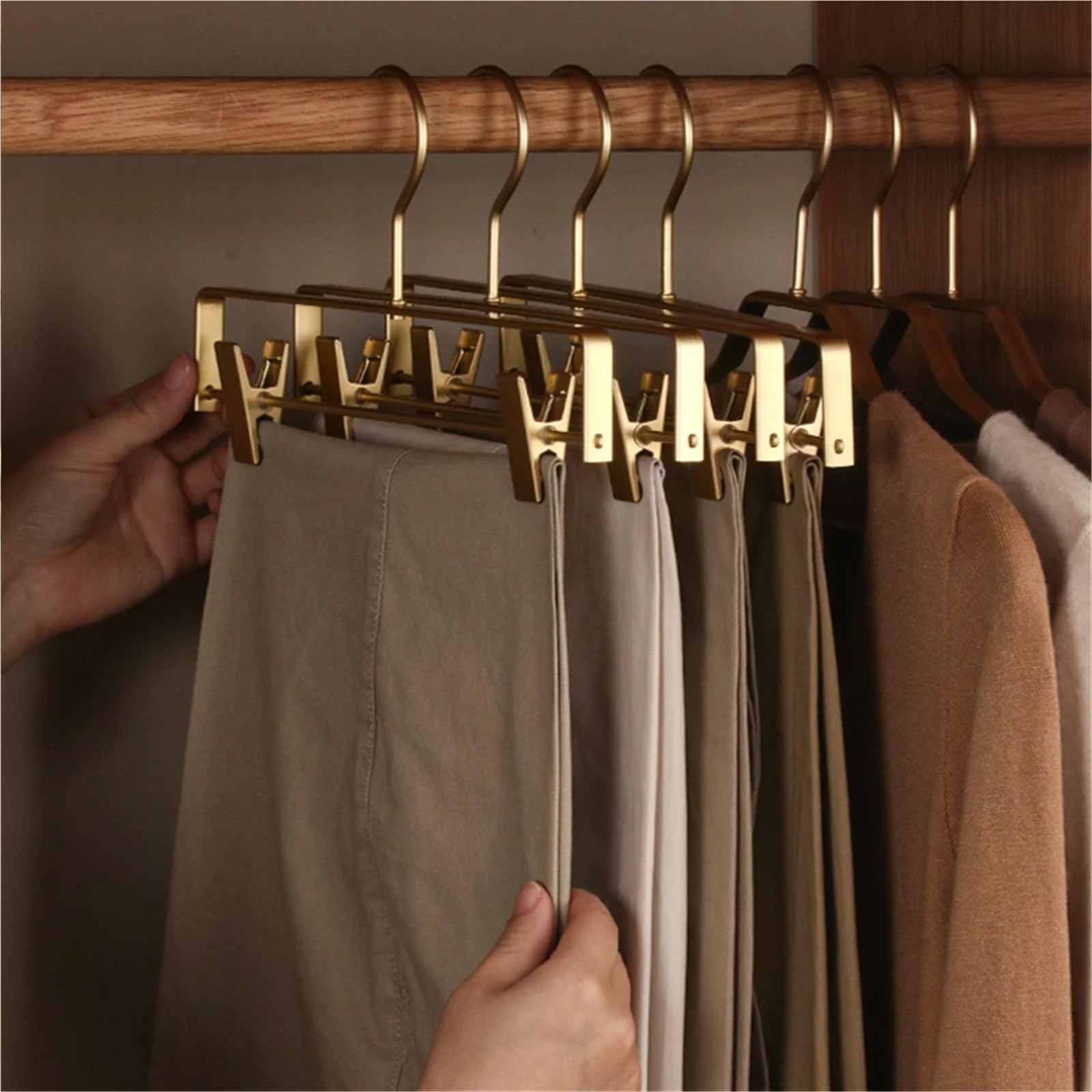 Kleiderbügel Hosen 5 stücke Gold/Splitter Kleiderbügel Metall Aluminium Legierung Spurlose Kleid Hosen Trocknen Rack Kleiderschrank Lagerung Racks(Sliver)