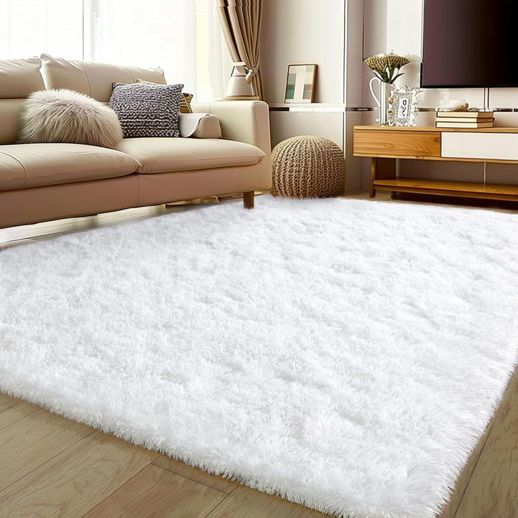 Tapis salon super doux en blanc pour créer un coin lecture cosy et moderne