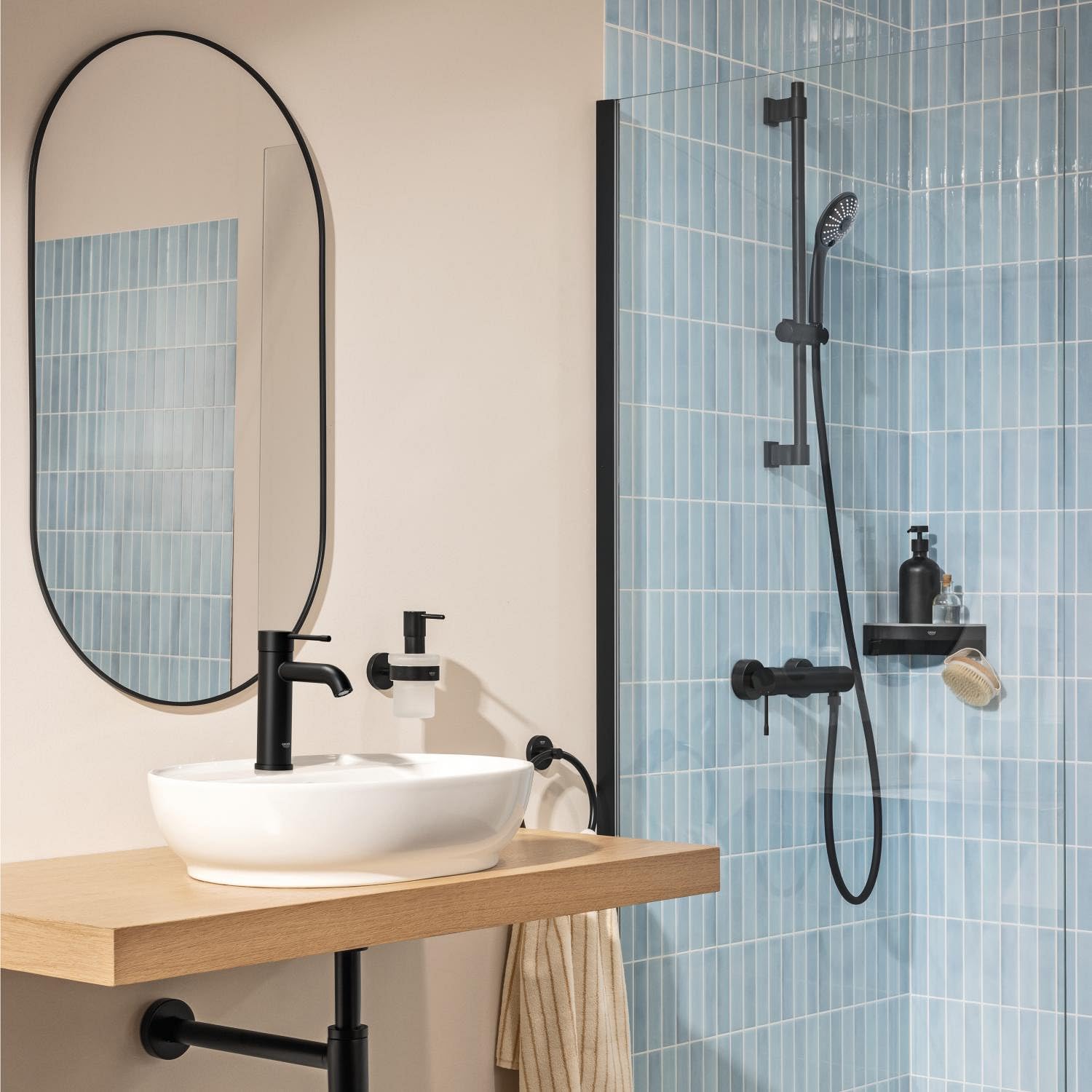 GROHE Essence – Grifo Monomando de Lavabo de Cuerpo Liso (Tamaño S 208 mm, Palanca Metálica, Cartucho Cerámico de 28 mm, Ahorro de Agua, Flexibles 3/8"), Negro Mate, 235902431