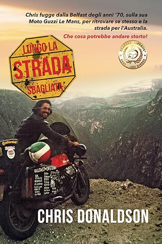 Lungo la Strada Sbagliata: In posa sulla moto nel porto di Città del Capo con il Seltrust Endeavor alle mie spalle