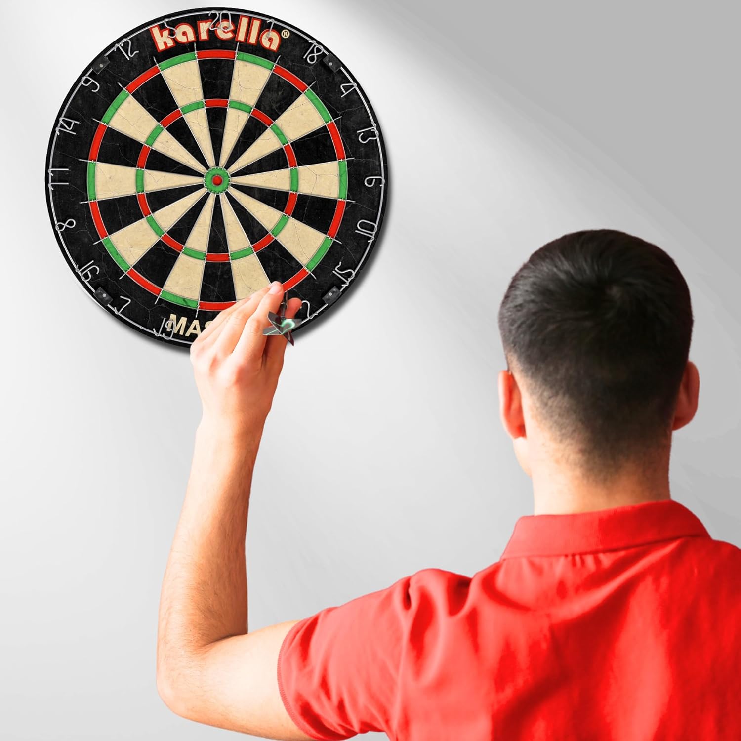 Karella Dartboard Master Set Includes 2 Sets of Steel Darts 21 g Sisal Bristles Tournament Board Ideal for Beginners