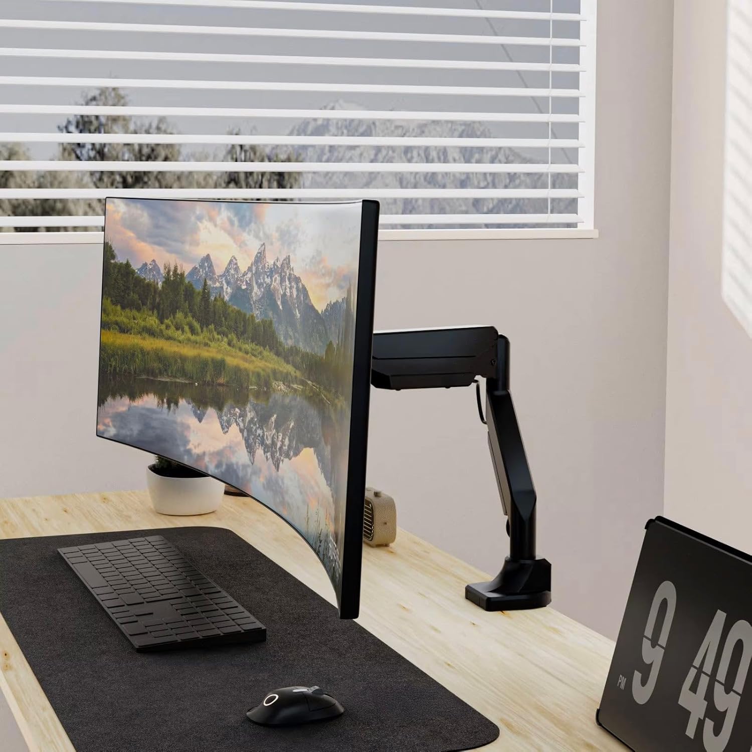 MotionArc™ Single Balanced Monitor Arms | Effortless Adjustment | Internal Spring Mechanism | Outstanding Flexibility | 180 Degree Rotation | Fit Screen Size 17" - 32" | Computer Display Arm | Black