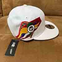 【入手困難】岡本太郎　ニューエラ　コラボ　キャップ　 NEWERA 岡本太郎 ニューエラキャップ 新品未使用 タグ付き - メルカリ