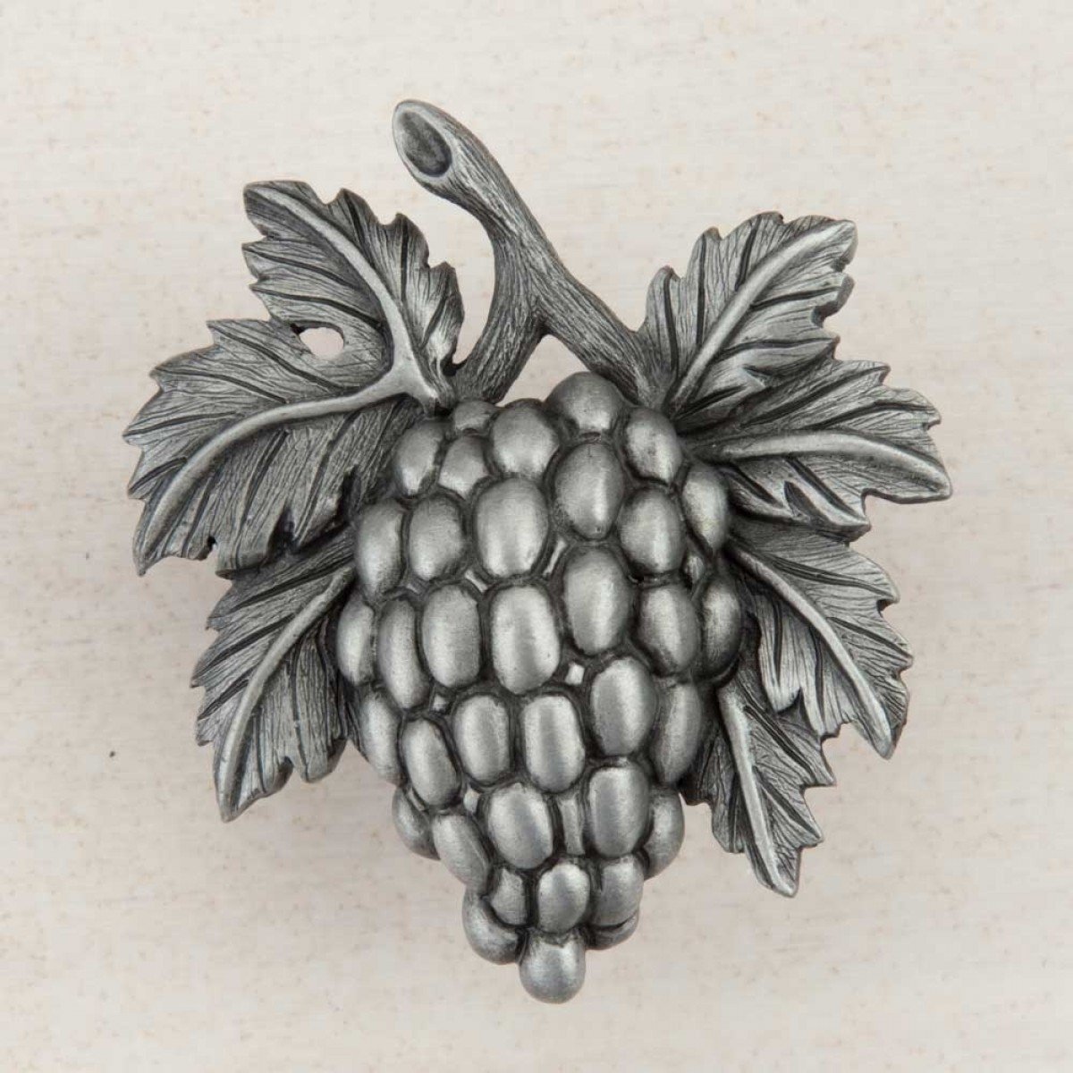 Bouton de placard étain antique pour harmoniser les meubles de cuisine rustique