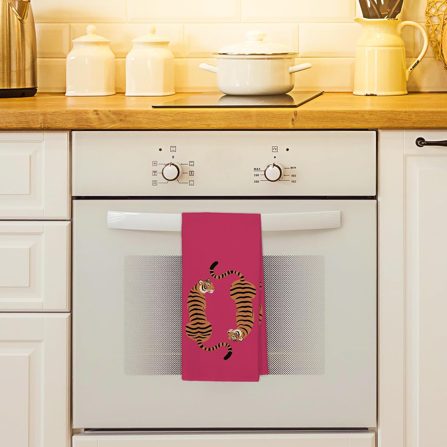 Funky Hot Pink Tiger Kitchen Towels, Preppy Tiger Gifts for Women Teen Girl Dish Hand Tea Towels, Maximalist Animal Decorative Towel for Dorm Bathroom Restroom Decor，16x24Inch