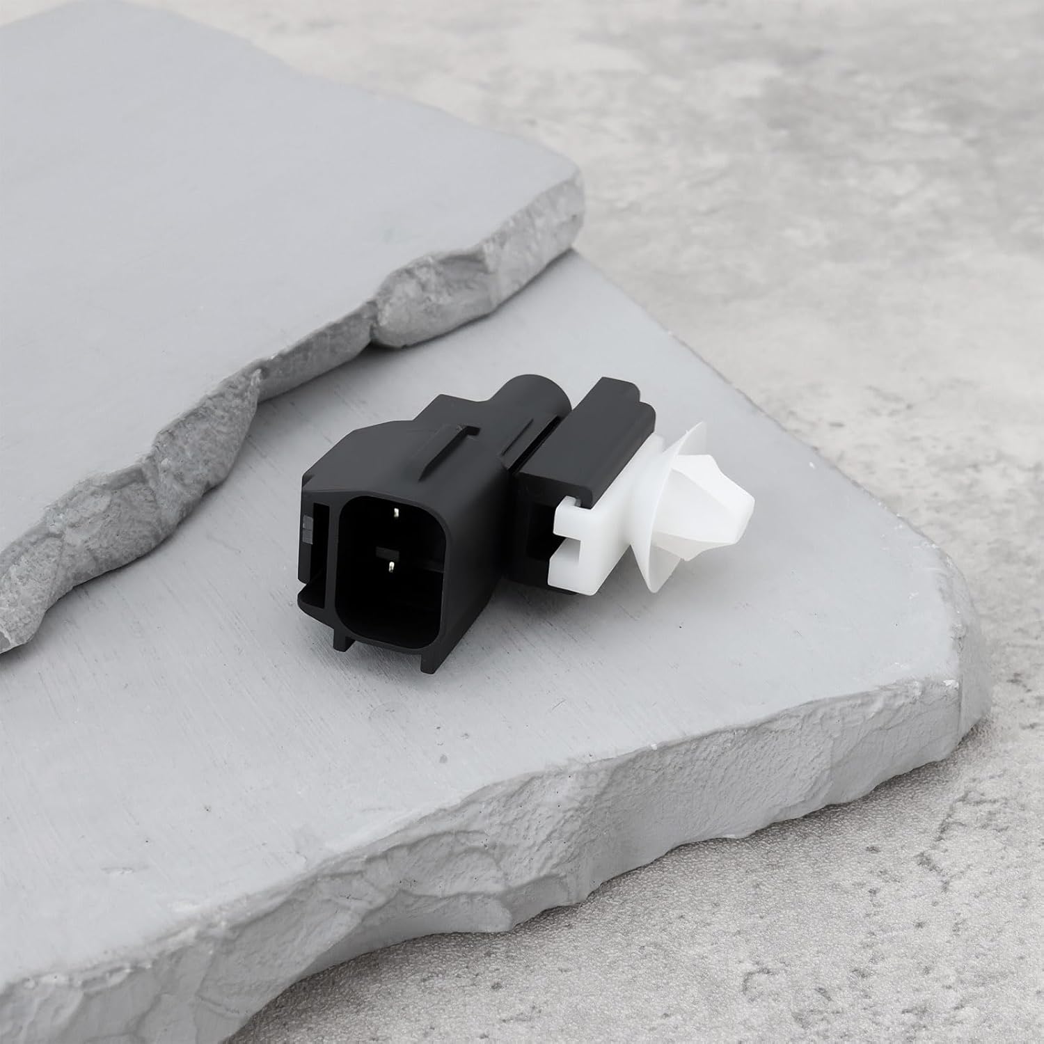 eMagTech Car Air Temperature Sensor 077500-5191 88790-06010 Compatible with Chrysler Sebring 2001-2002