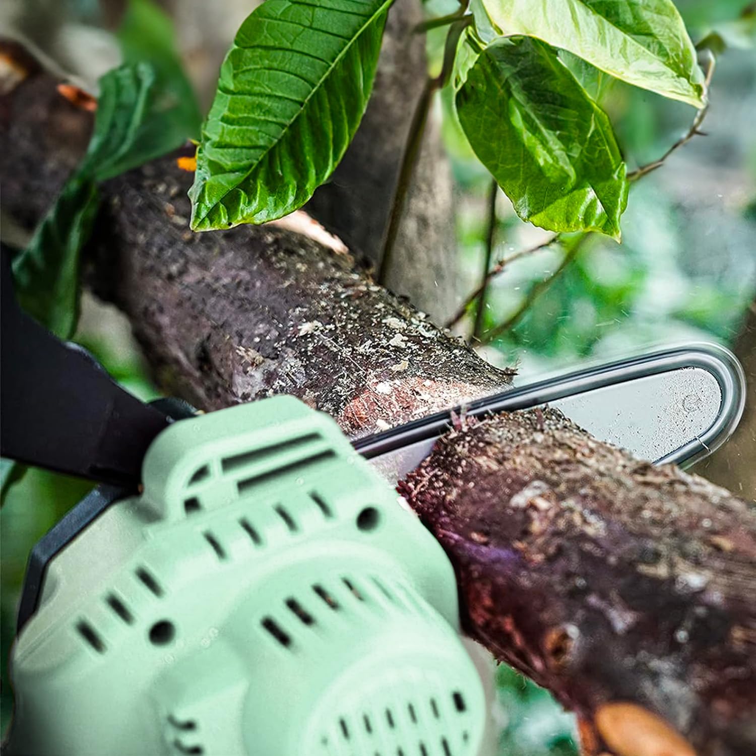Avilia Mini Elettrosega Ricaricabile a Batteria - Motosega con Velocità Catena 8 M/S, Barra 10,16 cm, Taglio Max 9,5 cm, Peso 1,30 Kg, Accessori Inclusi, 12V, 1500mAh