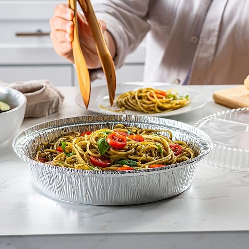 Miniatura 4 de GUSTO - Juego de 50 sartenes redondas desechables de aluminio con tapas de cúpula de plástico transparente de 9 pulgadas, excelentes para hornear,