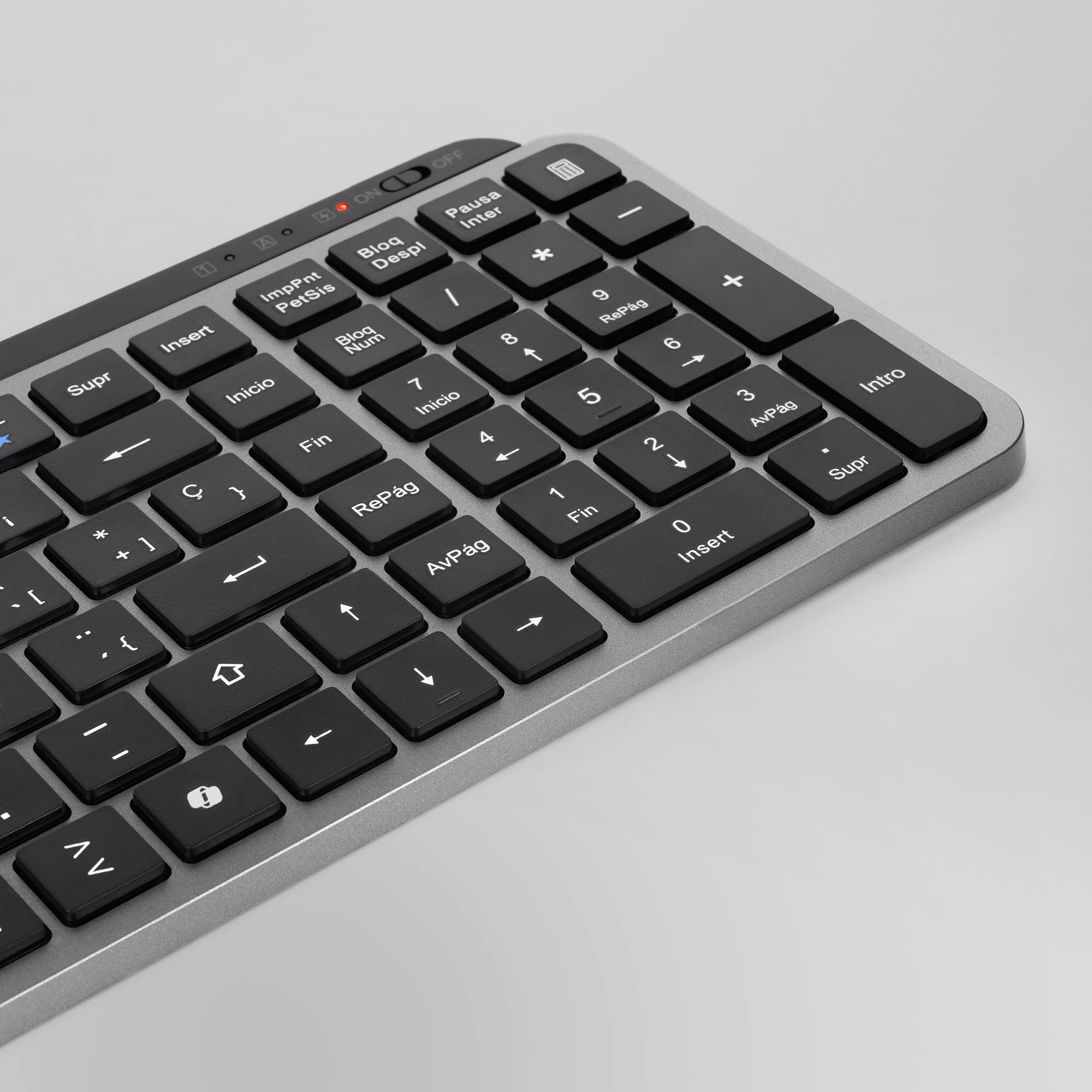 Mars Gaming MK-SILENKEYS, Bezprzewodowa Kompaktowa Klawiatura Pełnowymiarowa, Niski Profil, Ciche Przełączniki Nożycowe, Copilot AI, Bluetooth 5.1 Dual + 2.4GPRO, 200h, PC/Mac, Angielski US, Czarny