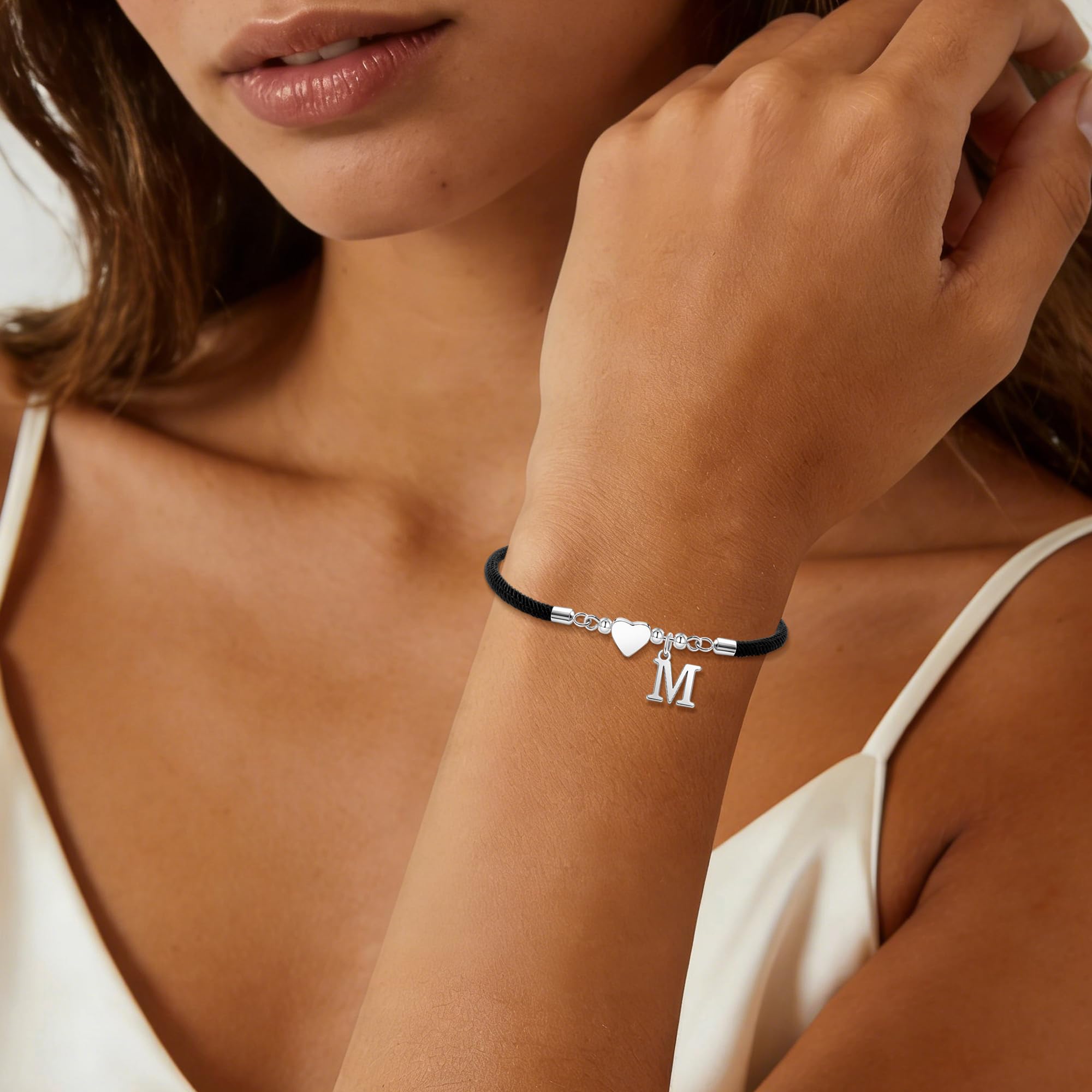 Regalo de Pulsera de Cuerda de Trenza Hecha a Mano,Pulsera Ajustable del Corazón de Plata 26 Inicial A-Z Para la Hija Hijo Madre Hermana Cumpleaños Navidad