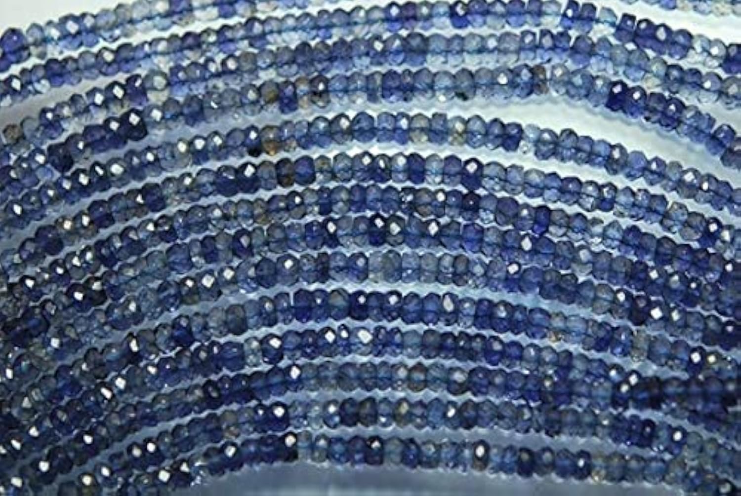 Iolite bleue en rondelles facettées de 4mm aux reflets de saphir d'eau
