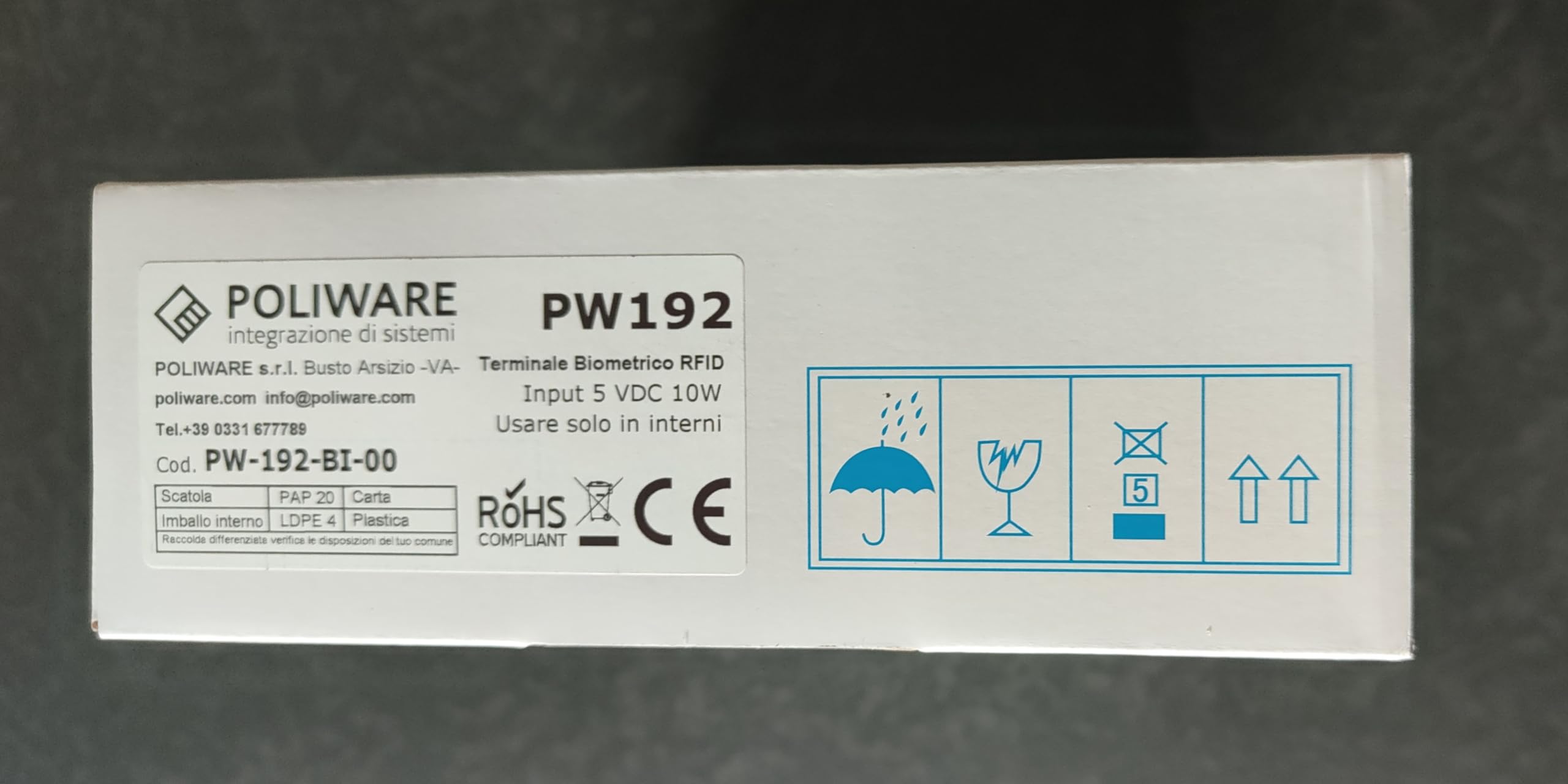 Kit EASYPRE: rilevatore presenze PW192 doppia tecnologia impronta digitale e RFID per conformità con la privacy + 15 badge RFID + software Windows. Tutto in italiano. Nessun costo oltre all'acquisto.