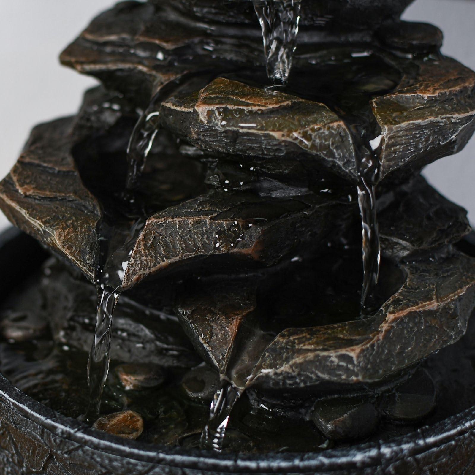 Zen'Light - Zimmerbrunnen Little Rock - Naturwasserfall mit Steineffekt und farbigem LED-Licht - Zen Tischdekoration Ideal für Meditation und Entspannung - Feng-Shui-Objekt Glück - H 23cm