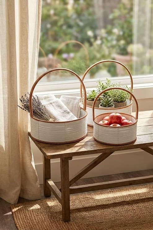 BUFFER 3 Parça İç İçe Geçebilen Plastik Rattan Sepet Seti, Beyaz Renk, Kahverengi Sap, Yuvarlak Hasır Görünümlü Çok Amaçlı Düzenleyici Sepetler, 27x35 cm