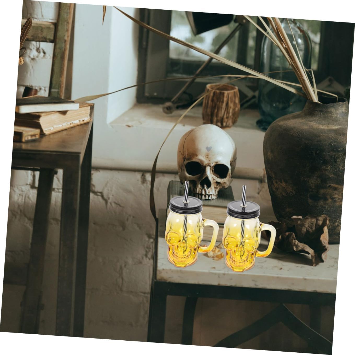 2pcs 500ml Gradient Halloween Skull Glasses with Handle, Beer and Cocktail Drinkware Set, Party Glasses for Halloween Decor and Entertaining Random Color