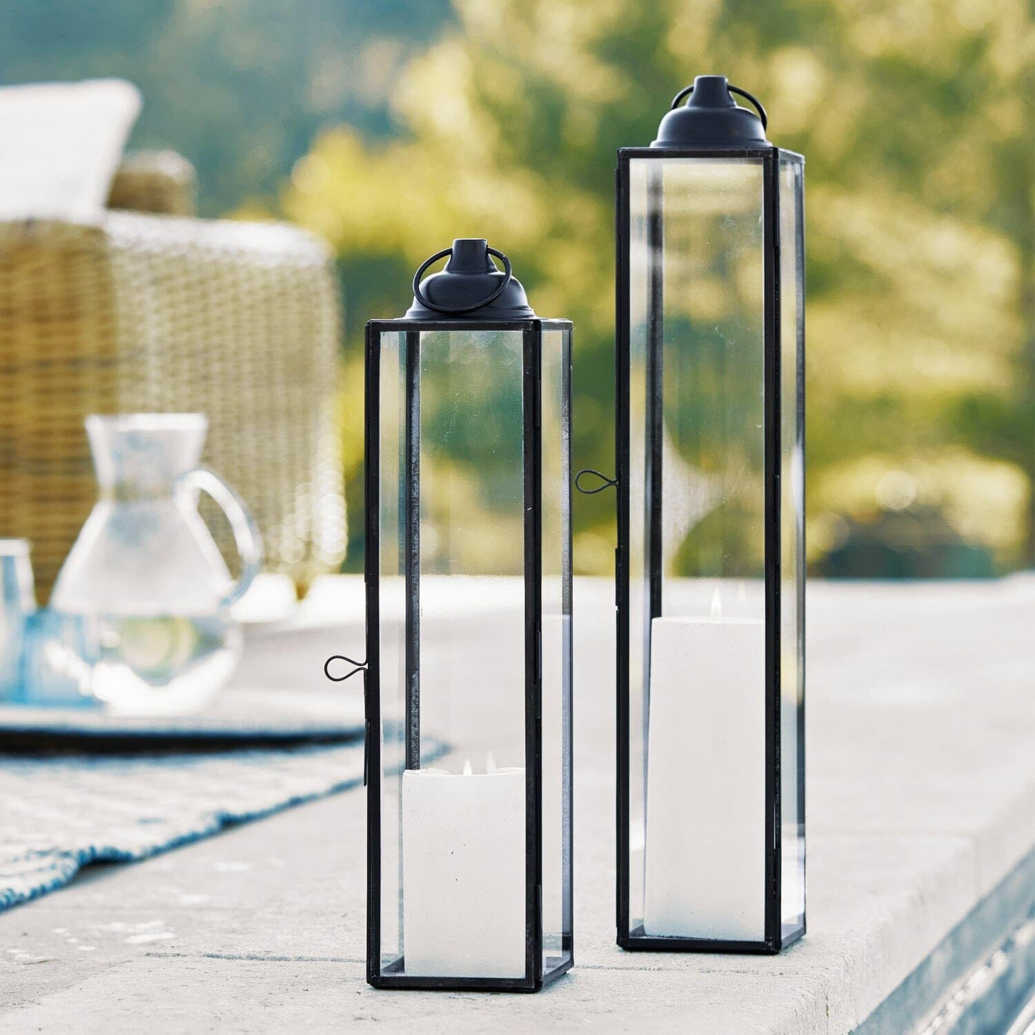 Loberon Laterne 2er Set Radu, Zwei Größen, Imposante Höhe, Dezentes Design, Dekoration, Wohn-Accessoires, Kerzenhalter, Eisen, Glas, antikschwarz | Zwei Größen, Imposante Höhe, Dezentes Design, Dekoration, Wohn-Accessoires, Kerzenhalter, Eisen, Glas