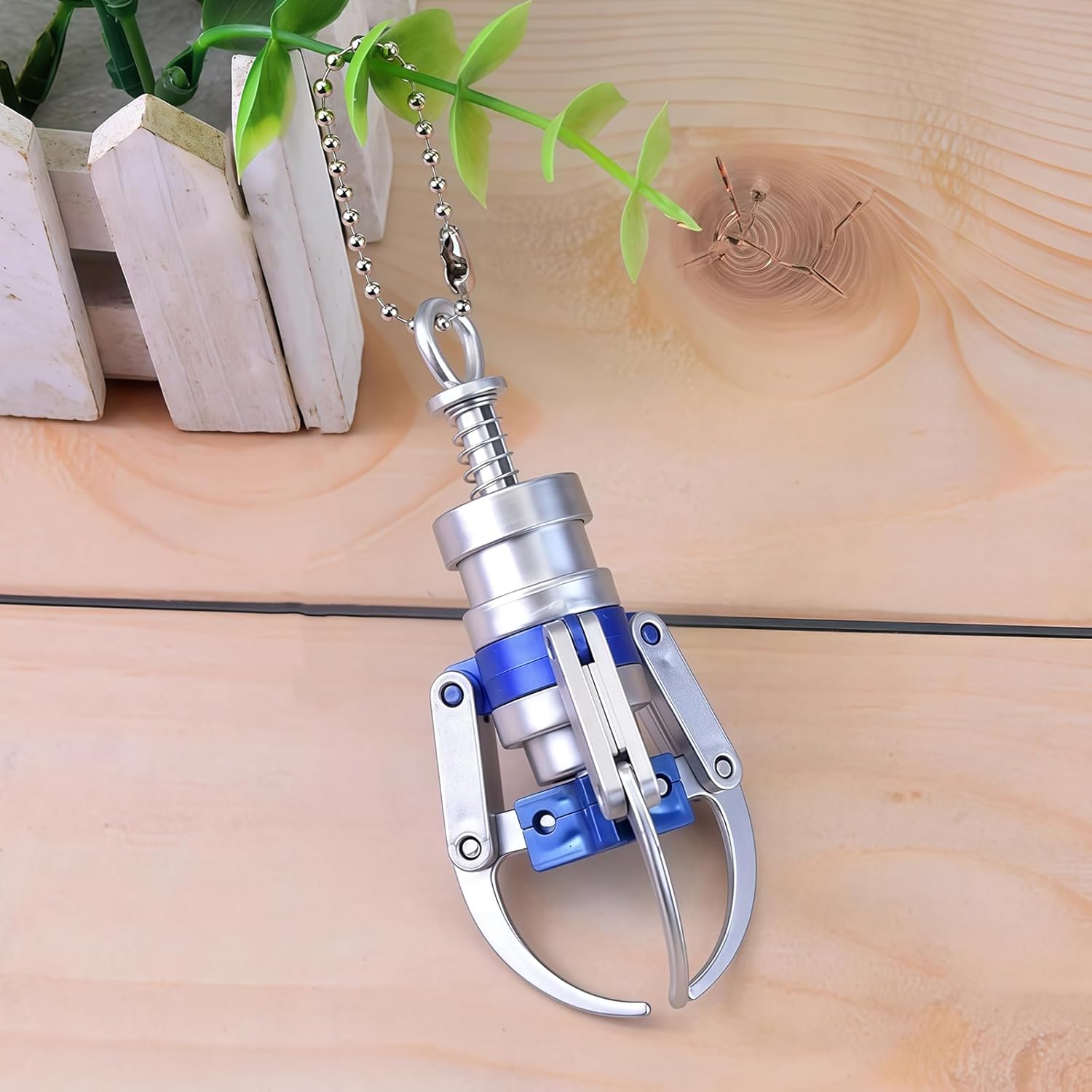 Stress Relief Claw Machine Keychain - Mini Arcade Game Decor Keyring, Desktop Decoration Accessory for Keys Bags, Collectible Toy Figure