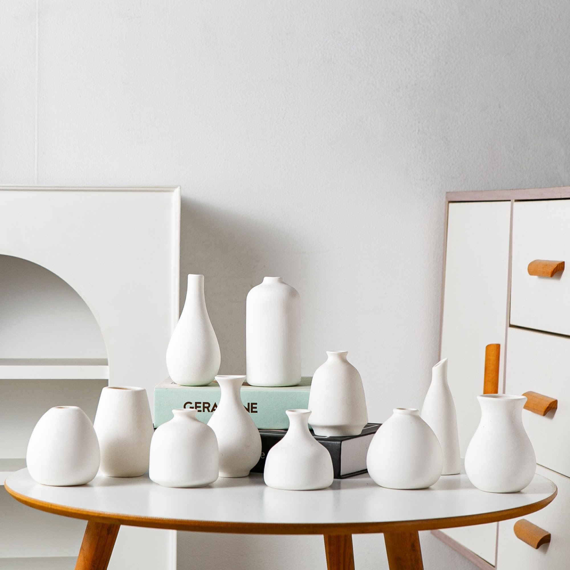 Tanvecle Weiße Keramik Knospenvase 11er Set, Kleine Vasen für Pampasgras, Blumen, Mini Vasen für Moderne Wohnkultur, Minimalistische Dekor, für Wohnzimmer, Esstisch & Regale