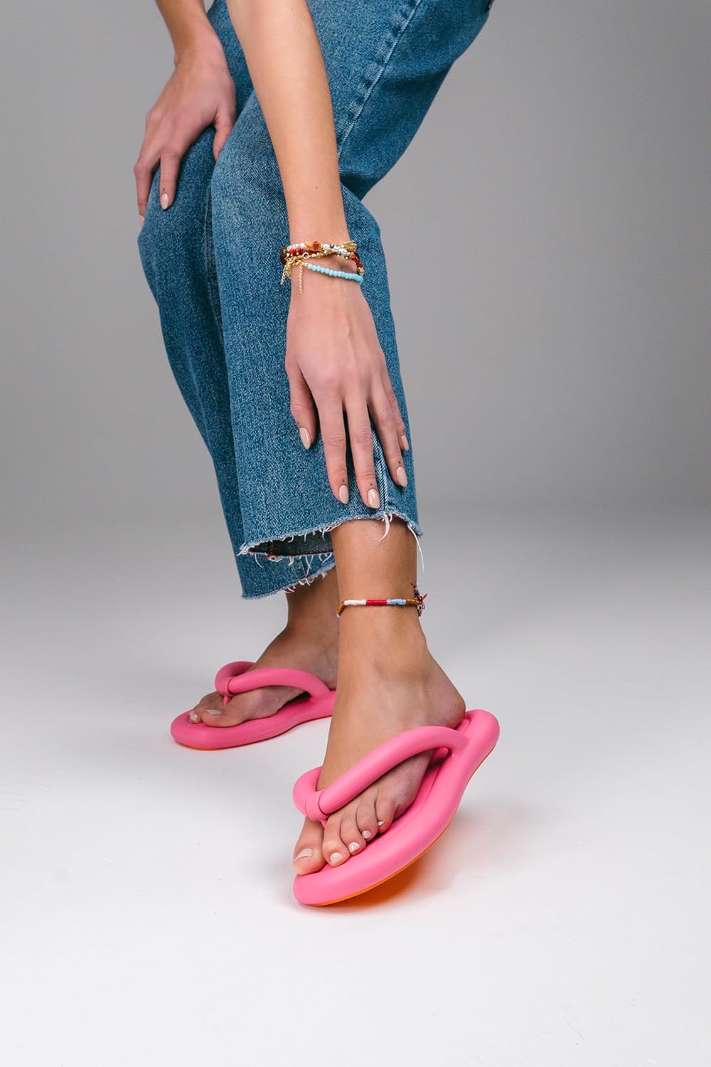 Melissa Free Flip Flop for Women, Black/Beige, 8 - Image 2