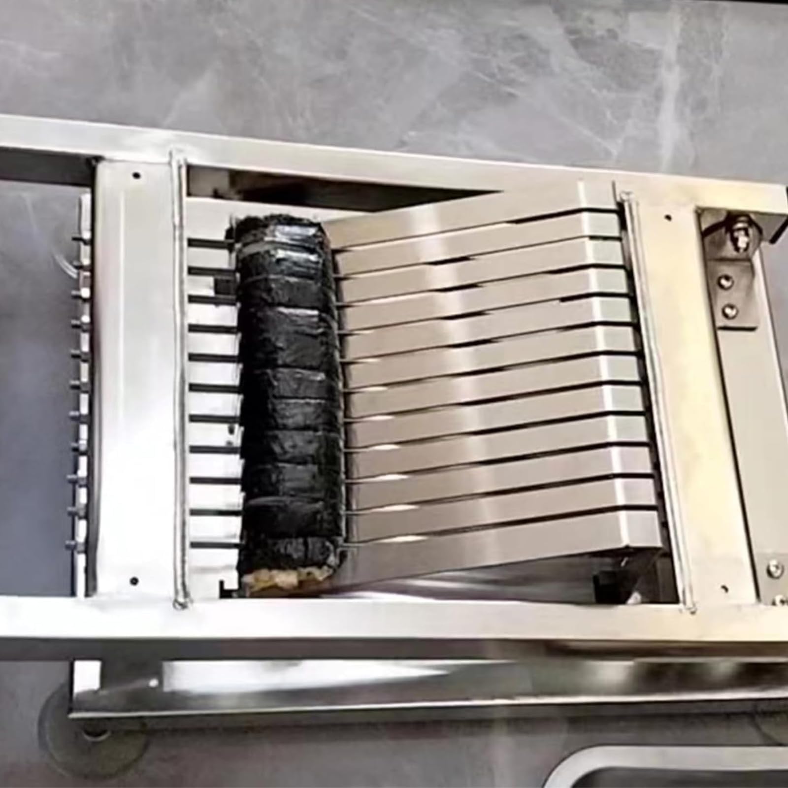 Krajalnica do rolek sushi, automatyczna maszyna do cięcia z powlekanym ostrzem, obszar cięcia 30 x 20 cm, rozstaw ostrzy 6 mm dla idealnie ukształtowanych bułek sushi i mięsa obiadowego