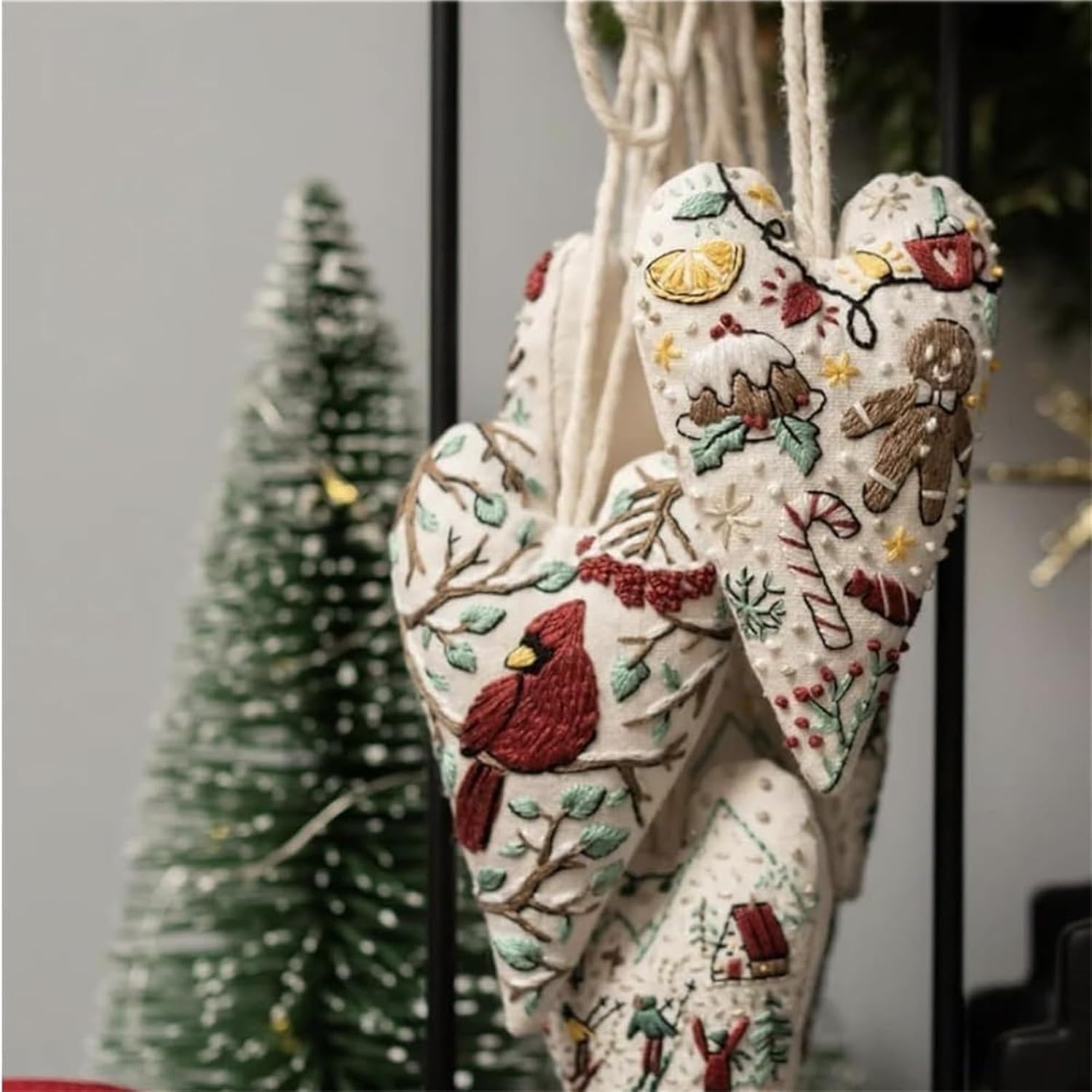DIY Heart Shaped Hand Embroidered Christmas Ornament, 2026 New Christmas Ornament Embroidery Kit with Needles & Thread, Beginner Friendly Cross Stitch Craft Set for Tree Winter Decoration (8Pcs)