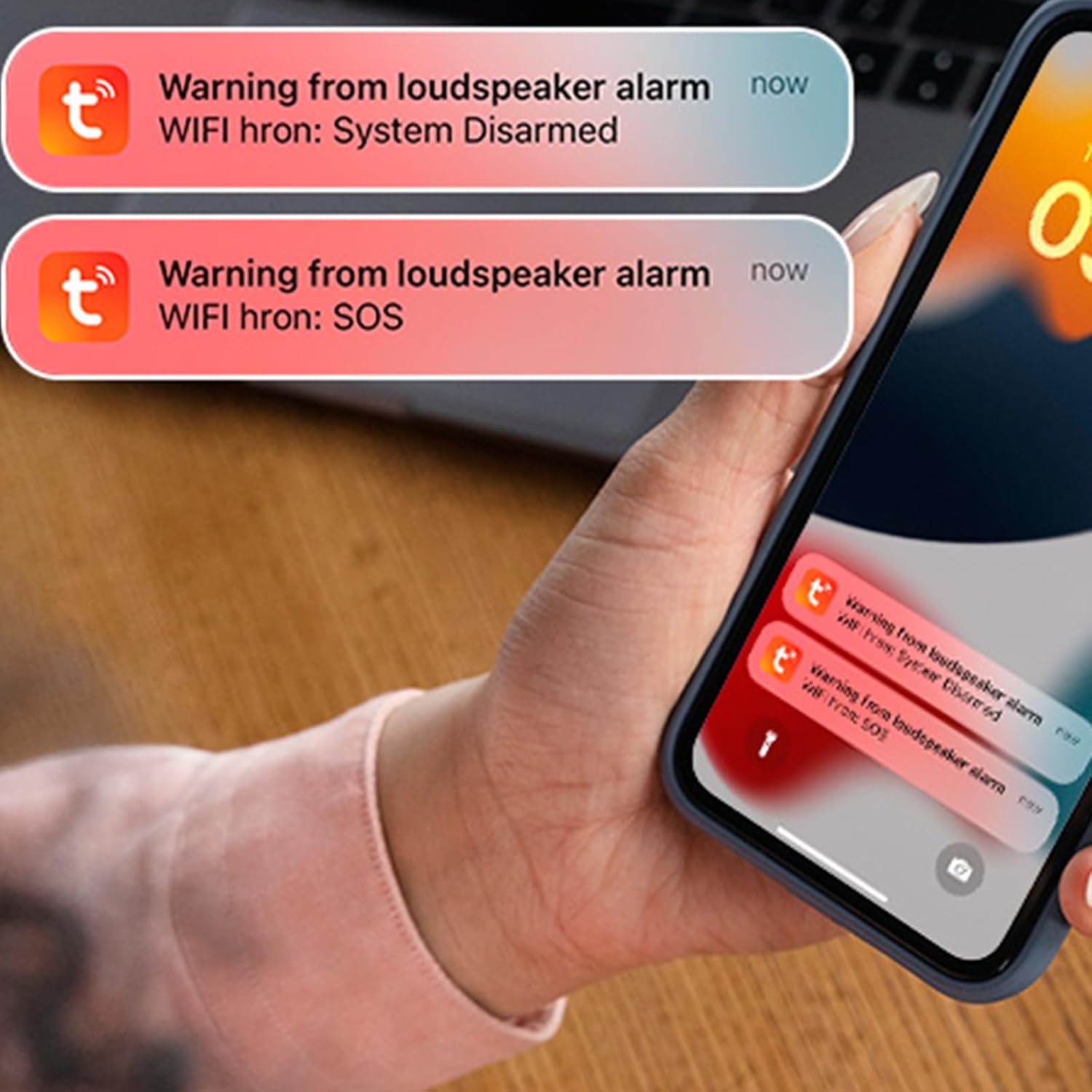 Pantalla del telèfon intel·ligent que mostra notificacions d'alarma instantànies de l'altaveu i alertes SOS.