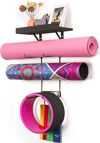 Bikoney Soporte para esterilla de yoga de montaje en pared, accesorios de gimnasio en casa con estantes flotantes de madera y 4 ganchos para colgar