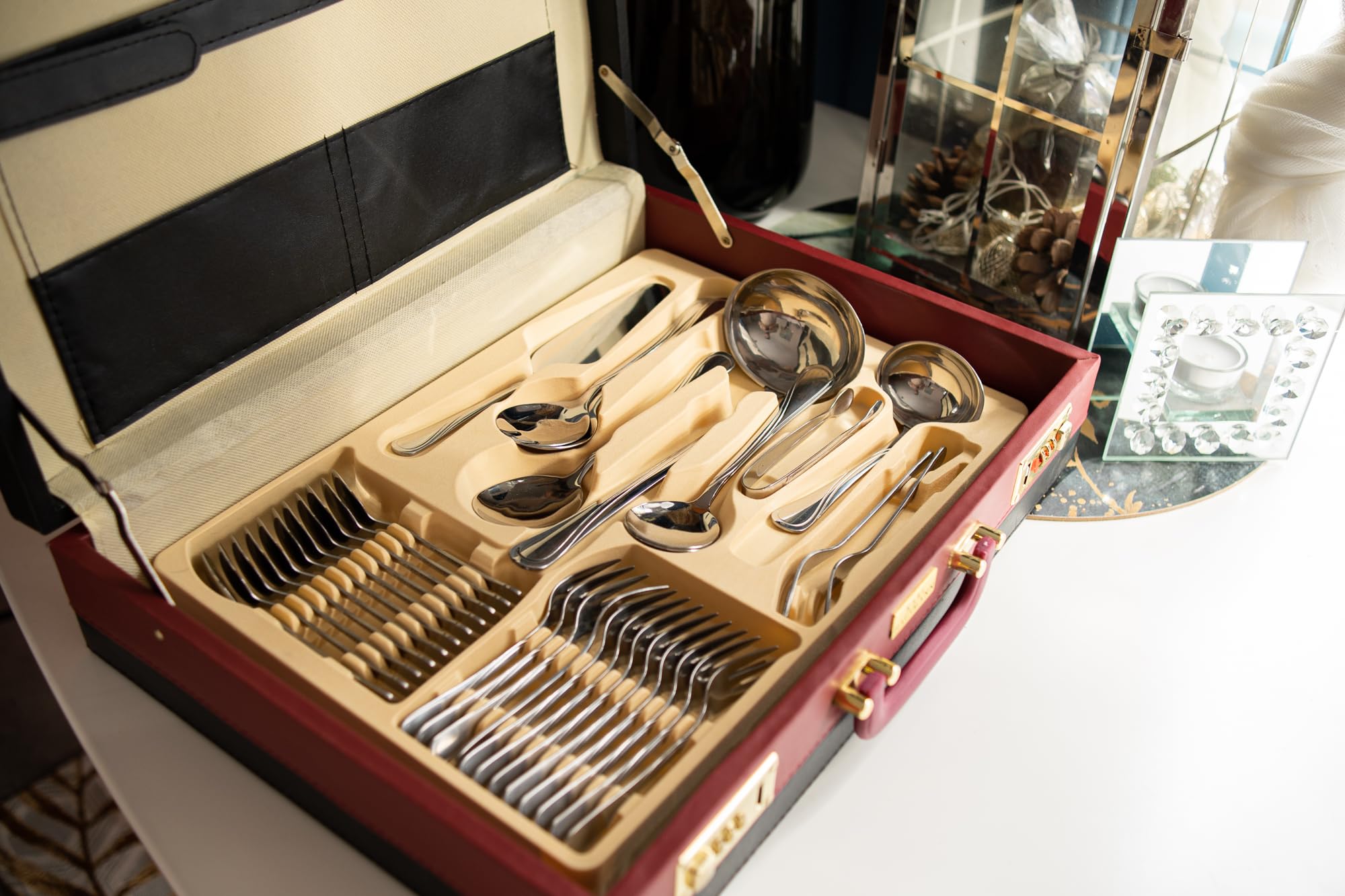 KARL HAUSMANN Set Posate 12 Persone, 72 Pezzi in Acciaio Inox 18/0 con Valigetta - Servizio Posate con Coltelli Forchette Cucchiai + Posate da Servizio, Lucido, Lavabili in Lavastovigli