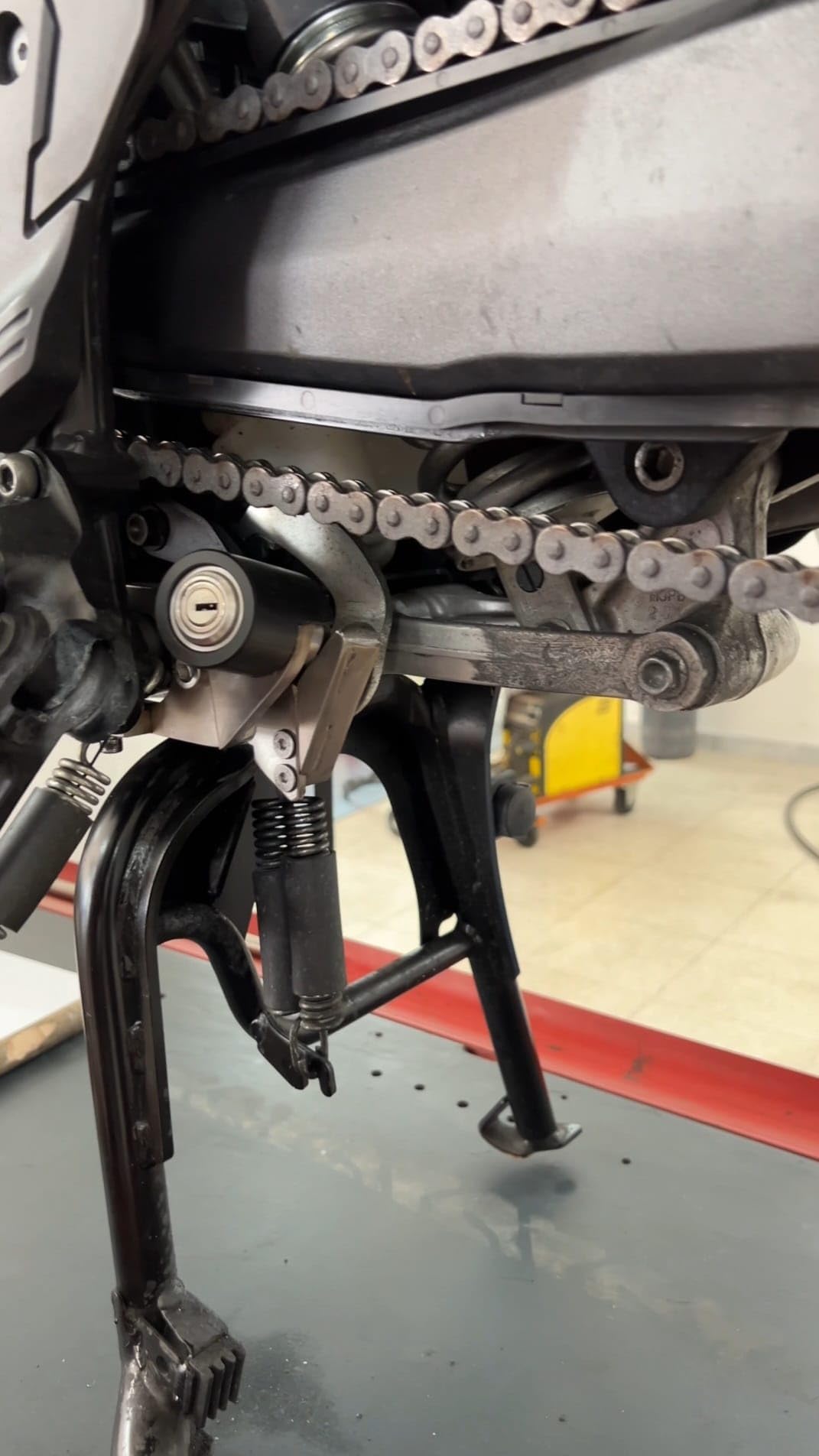 ANTIFURTO MECCANICO BLOCCA CAVALLETTO CENTRALE PER MOTO HONDA AFRICA TWIN IN ACCIAIO INOX E CHIAVE CODIFICATA - BLOCK BRAKE