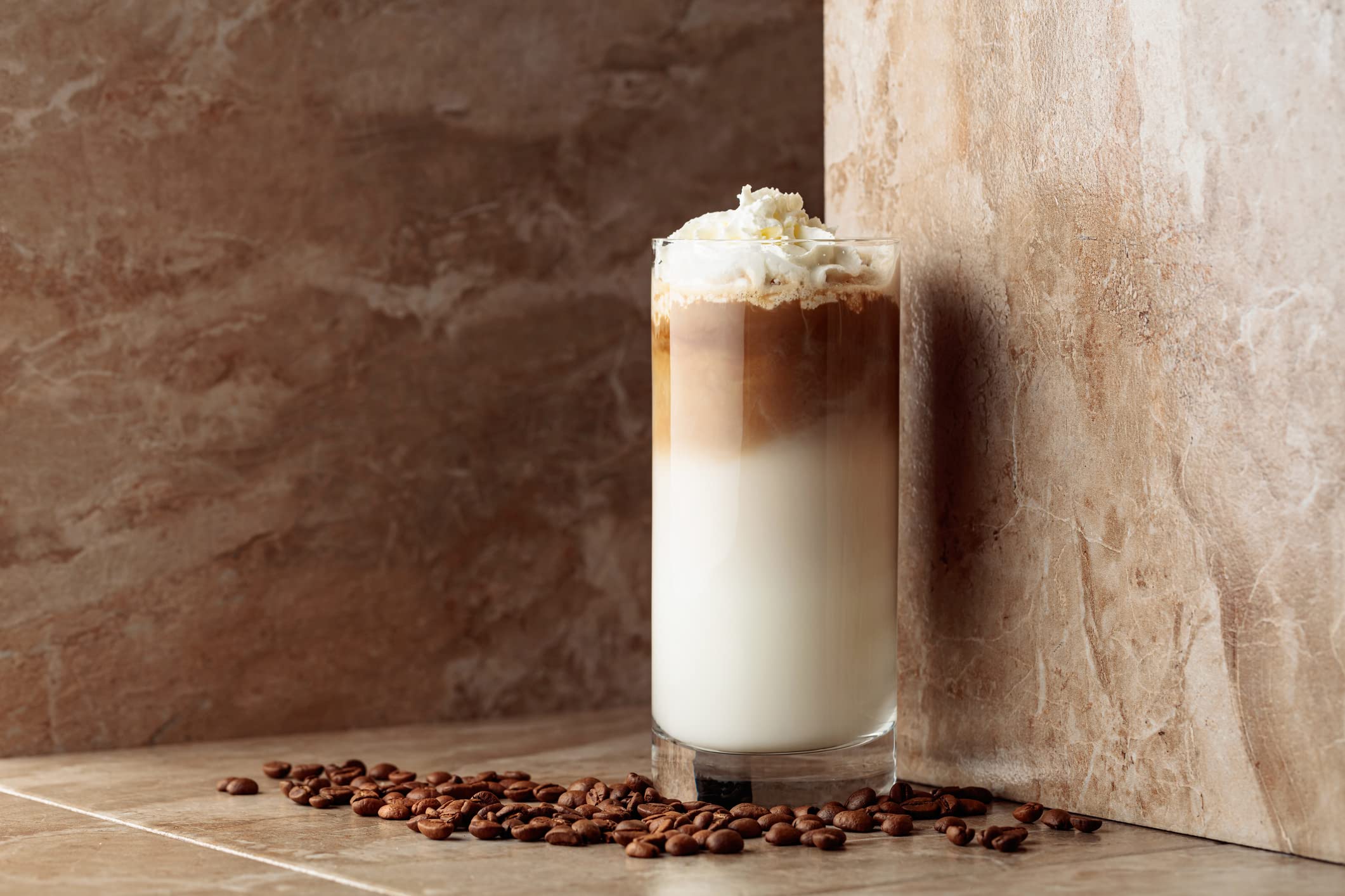 GERCEKS Caffe Crema E Aroma Kaffeebohnen 2kg (4x500g), Barista Kaffee schokoladig und säurearm, Espressobohnen kräftig, Bohnenkaffee mit Arabica und Robusta, feine Crema, ideal für Milchkaffee