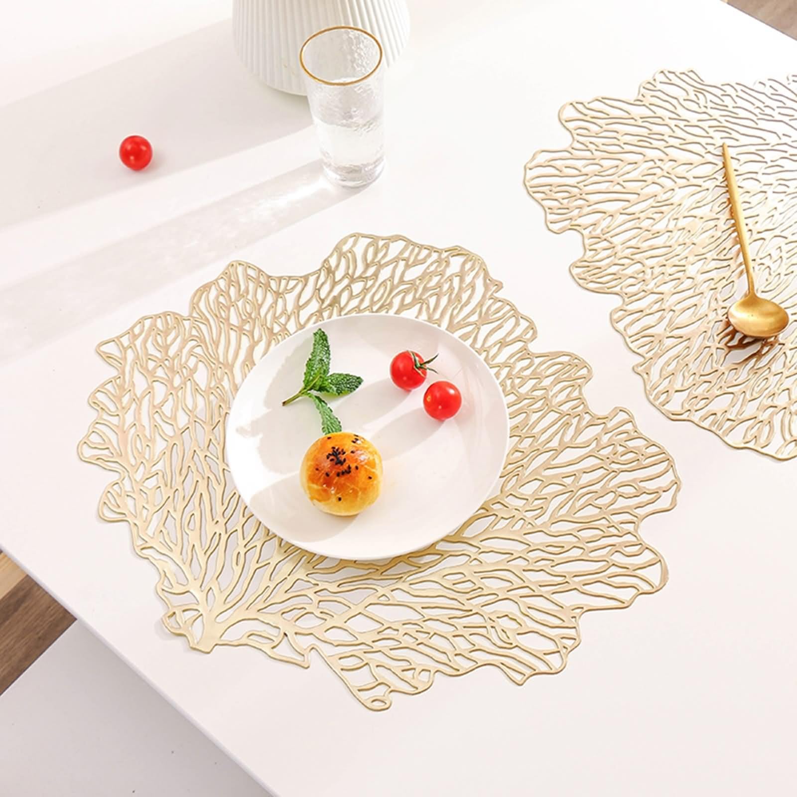 Set di 6 tovagliette moderne 45,7 x 38,1 cm con albero cavo in PVC oro per sala da pranzo, cucina, feste