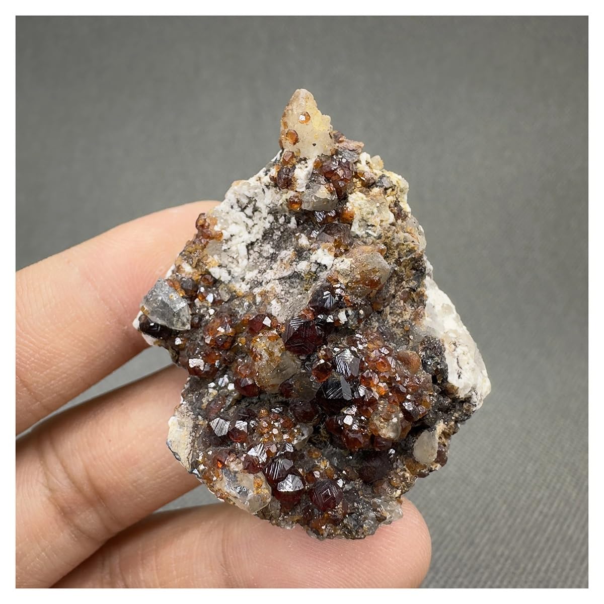 LQYXGS Crystal Stone Home Decor Natural Rare Growing On Crystal Mineral Specimens Quartz Crystals(36g 36 * 19 * 39mm)