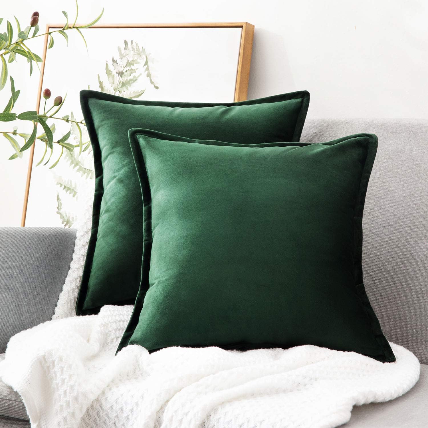 Bedsure Velvet Throw Pillow Covers 20x20 Set of 2 - Decorative Pillow Covers Cushion Case for Sofa Bedroom Car，Green