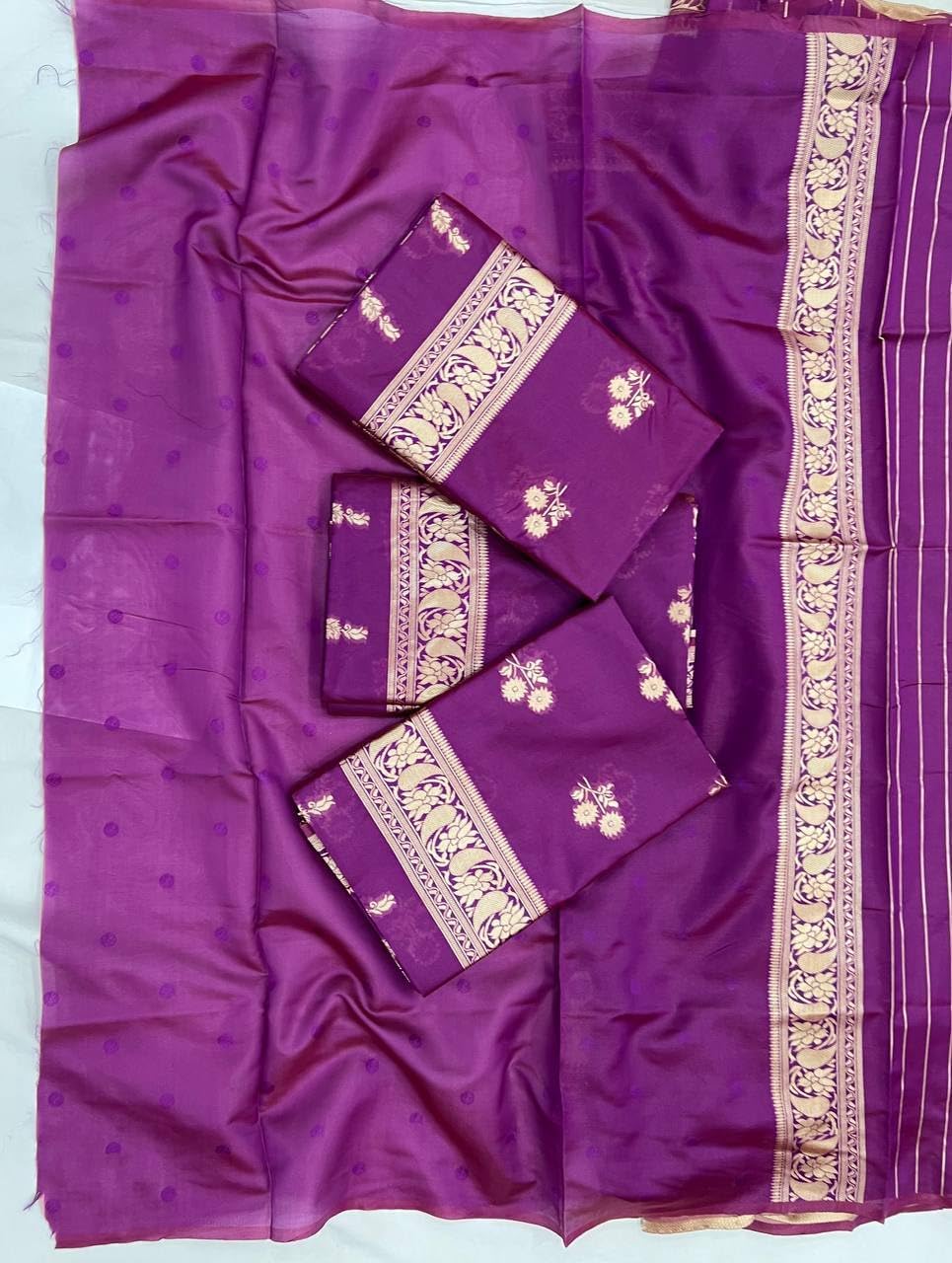 Banarasi Silk Saree Purple with Golden Zari Work Unstitched Blouse Piece Traditional Weaving Floral Motifs Border