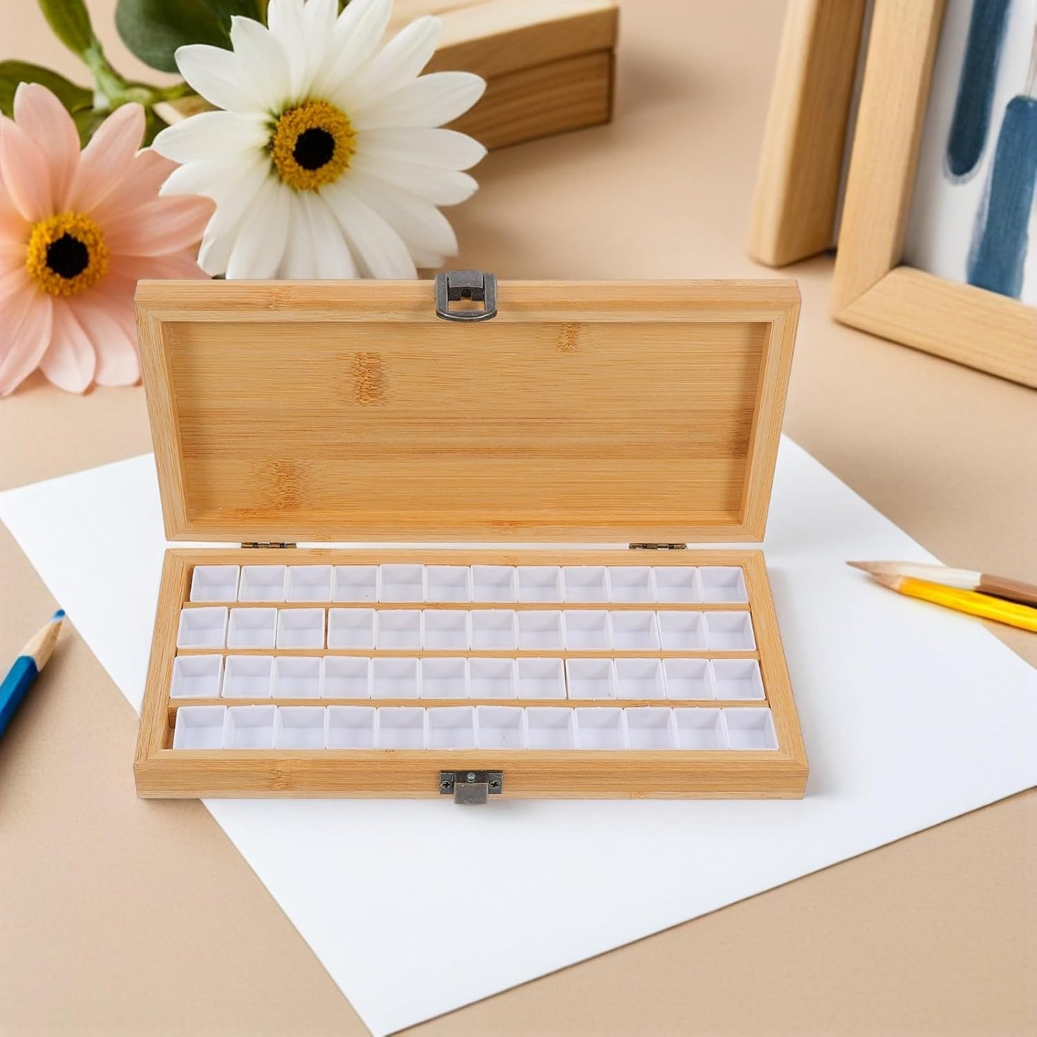 ERINGOGO Portable Travel Watercolor Palette Box with 48 Grids and Lidded Plastic Design, Fine Craftsmanship for Outdoor Sketching and Art Supply Storage, Water Color Mixing Tray for Artists
