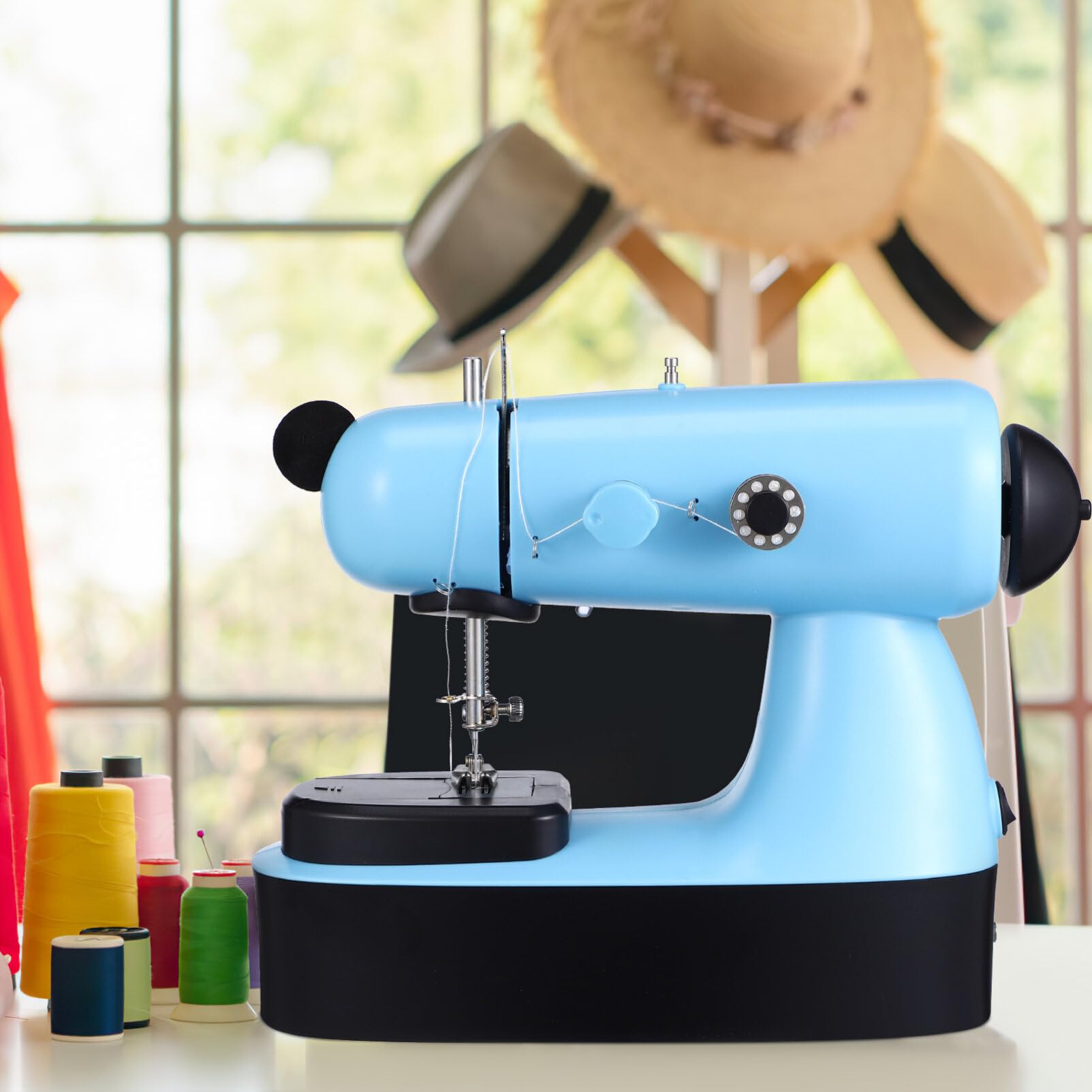 Máquina de coser for principiantes Mini: Pequeña máquina de coser for niños adultos - Máquina de coser eléctrica con placa de expansión de bolsas con luz LED - Acolchado portátil for viajes en casa
