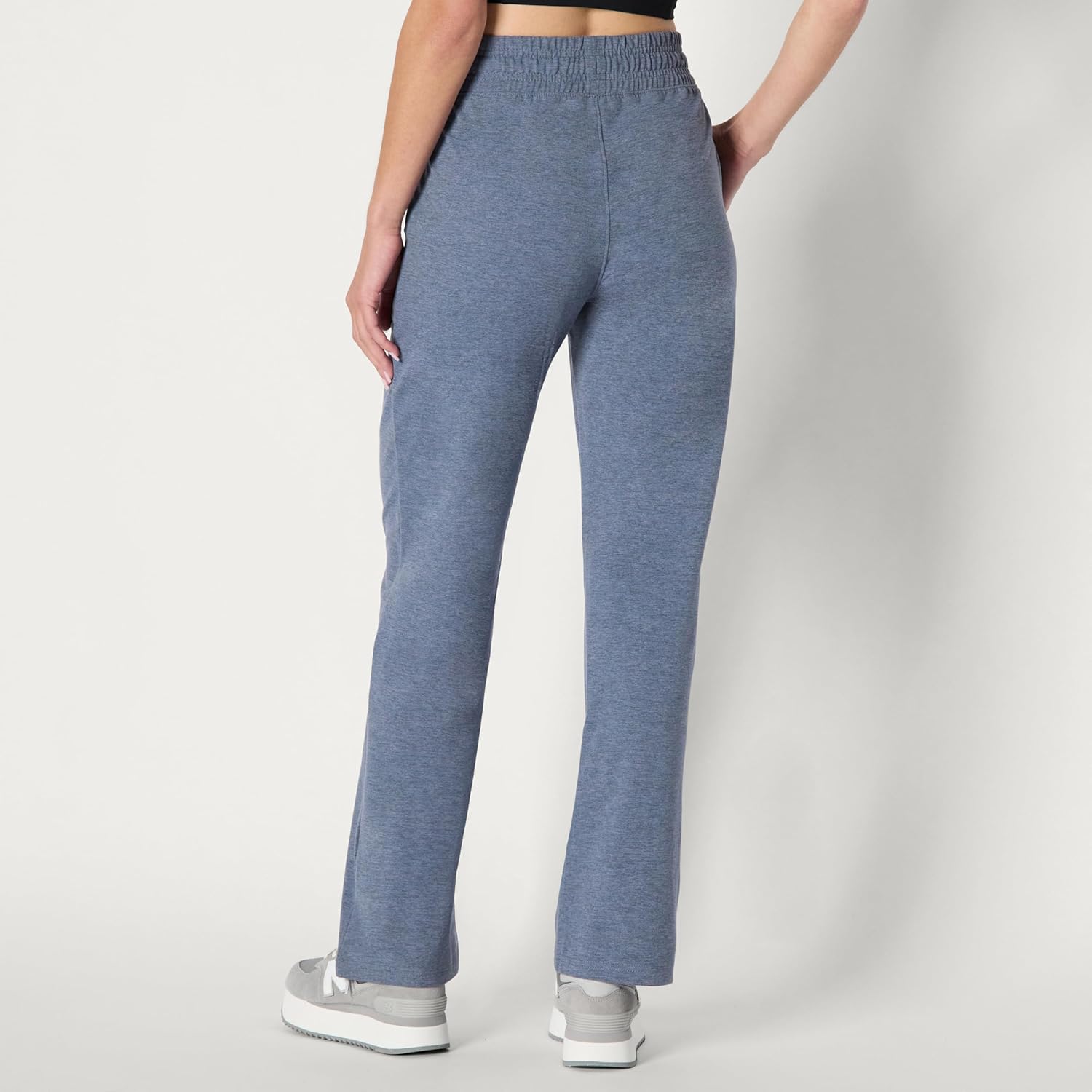 Amazon Essentials Women's Relaxed fit Athletic Soft Performance Lightweight Stretch Casual Workout Sweatpants, Space Dye - Image 4