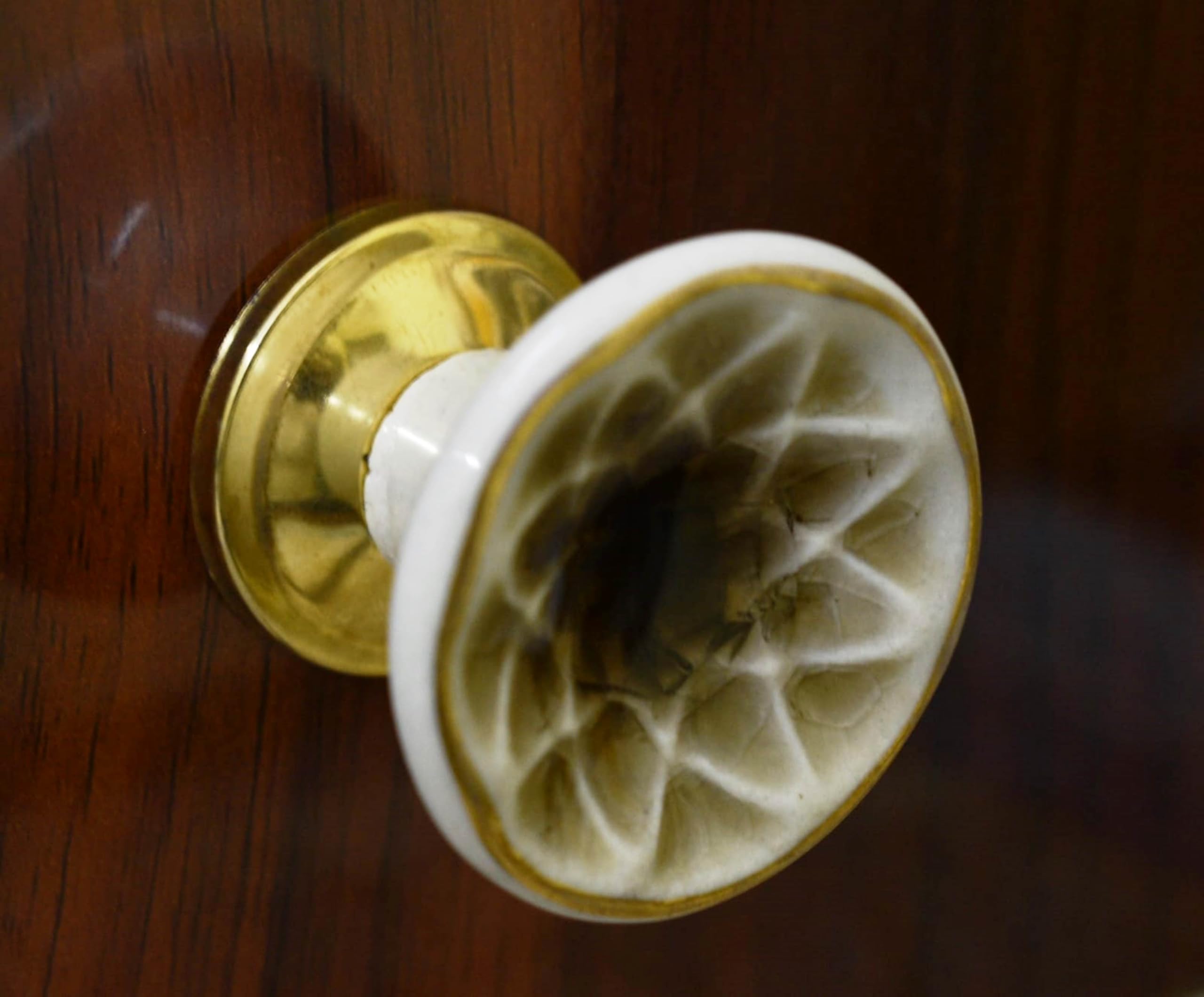 ARTISNO White/Gold Ceramic Porcelain Door Knobs Furniture Drawer Bedside Cabinet Kitchen Pulls, Rich_f, 6 x 3.8 cm