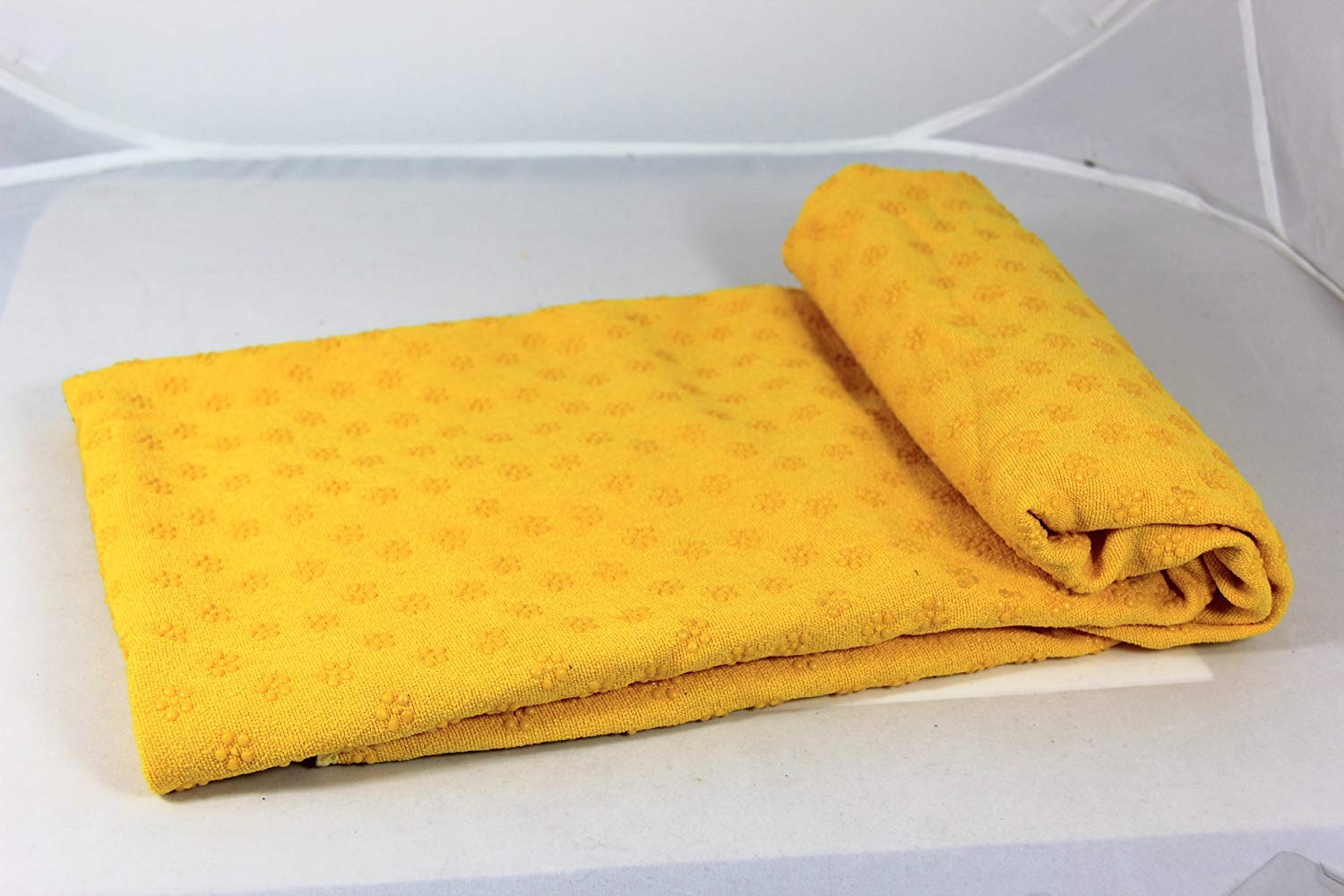 MANSOV Pilates Camping Outdoor Non Slip Yoga Towel, for Bikram, Hot Yoga, Fitness, Exercise. Anti-Slip, Ultra Absorbent, Machine Washable Microfiber, Plum Point Design, Carrying Mesh Bag