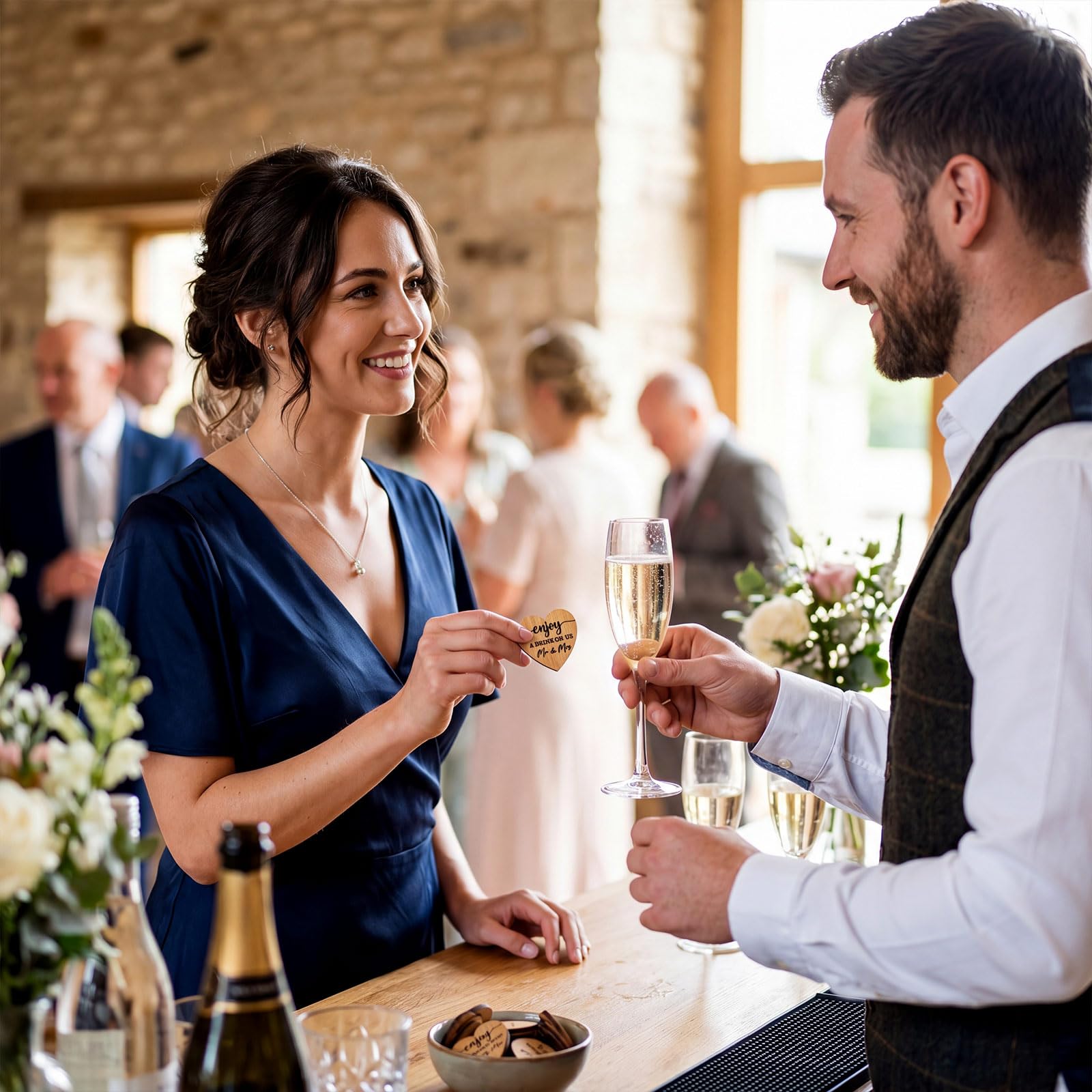 Marsui 50 Pezzi Segnalini per Bevande in Legno per Matrimoni Forma a Cuore Segnalini e Gettoni Drink Token per Biglietti di Nozze per Matrimoni Fiches da Poker per Ospiti Eventi (Forma a Cuore)