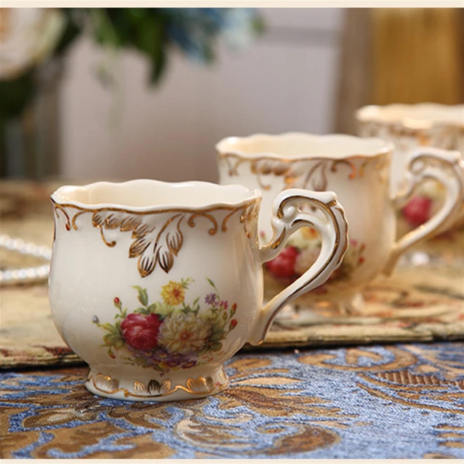 Zestaw filiżanek do herbaty i spodków, minimalistyczny zestaw filiżanek do kawy i naczyń brytyjskie malowane kwiaty domowy porcelanowy kubek z łyżką ceramiczny kubek do popołudniowej herbaty (A)