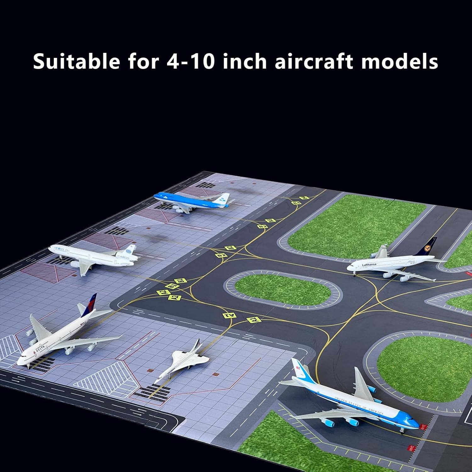 1/400 Scale Rubber Airport Mat Replicating a Realistic Aircraft Landing Runway Scene Large Airport Mat for Display and Collection