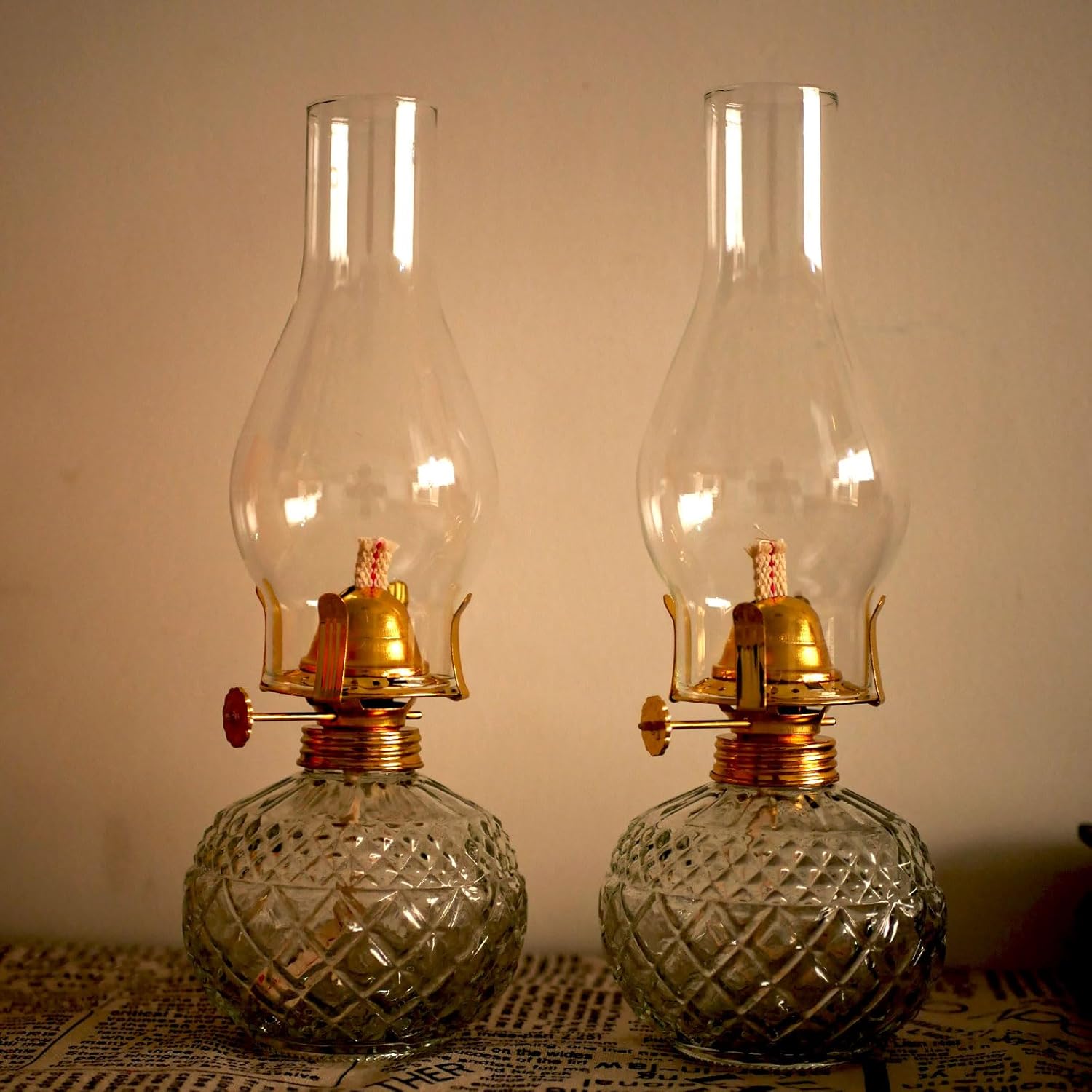 2 Pieces Large Chamber Oil Lamps, Glass Clear Rustic Kerosene Lamp Lantern Indoor Decorative Hurricane Lamp Oil Lantern Vintage Decor Oil Lamp for Home Tabletop Emergency Lighting