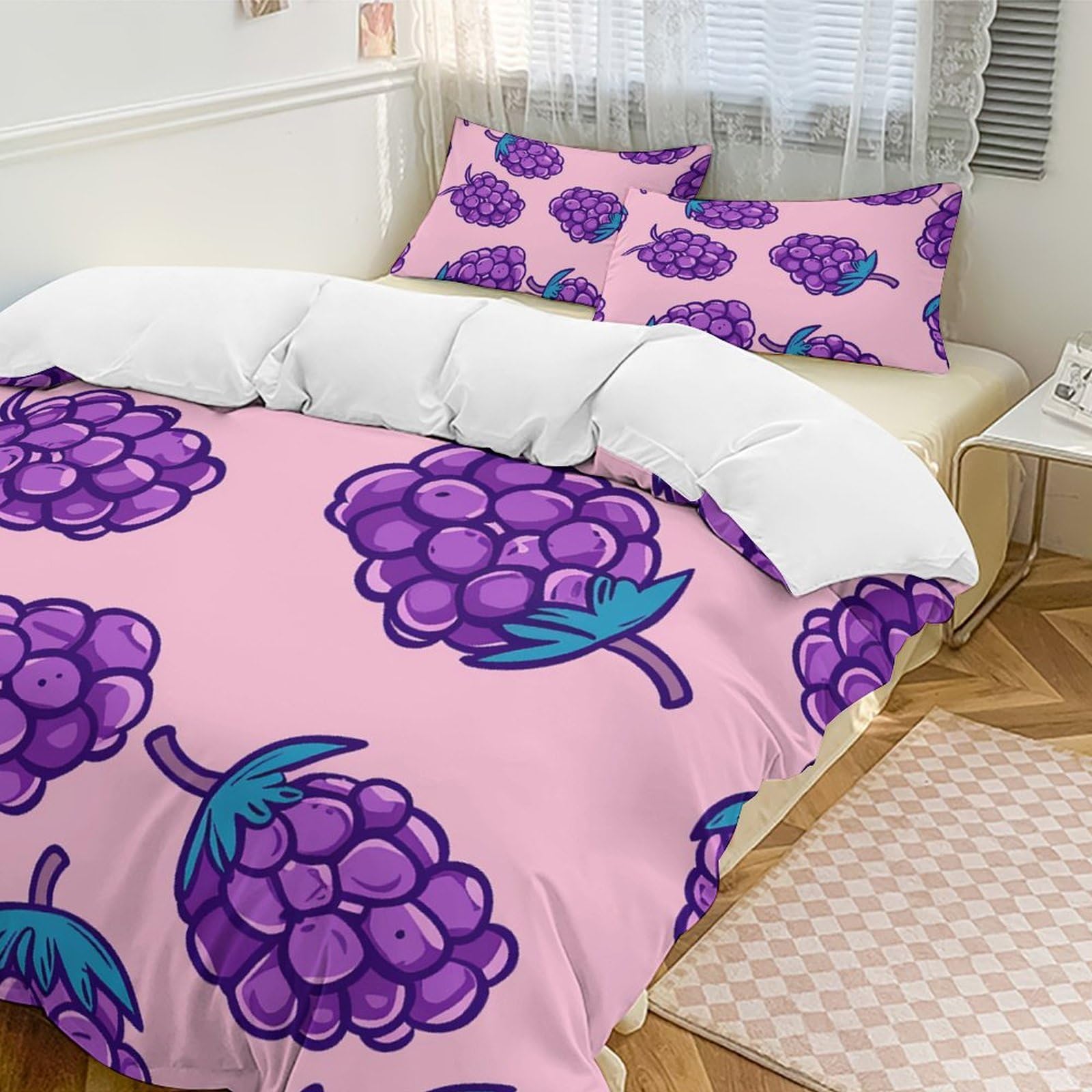 Parure de lit légère violette contre les draps lourds et rêches