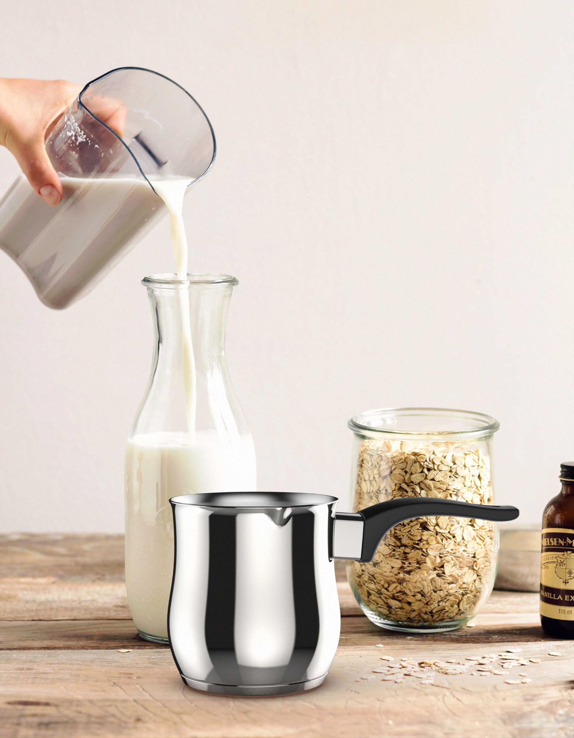 Lattiera Manico Lungo Tazze 10, Linea Dolcevita, 950 ML, Acciaio Inox 18/10 ad induzione e con beccuccio