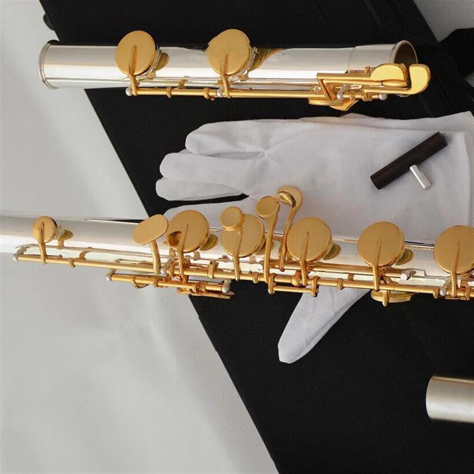 Profesional Flauta Travesera 16 Teclas Con Orificios Cerrados, Flauta De Bajo C Mayor De Gama Alta, Cuerpo Plateado, Llaves Chapadas En Oro Con Caja De Almacenamiento