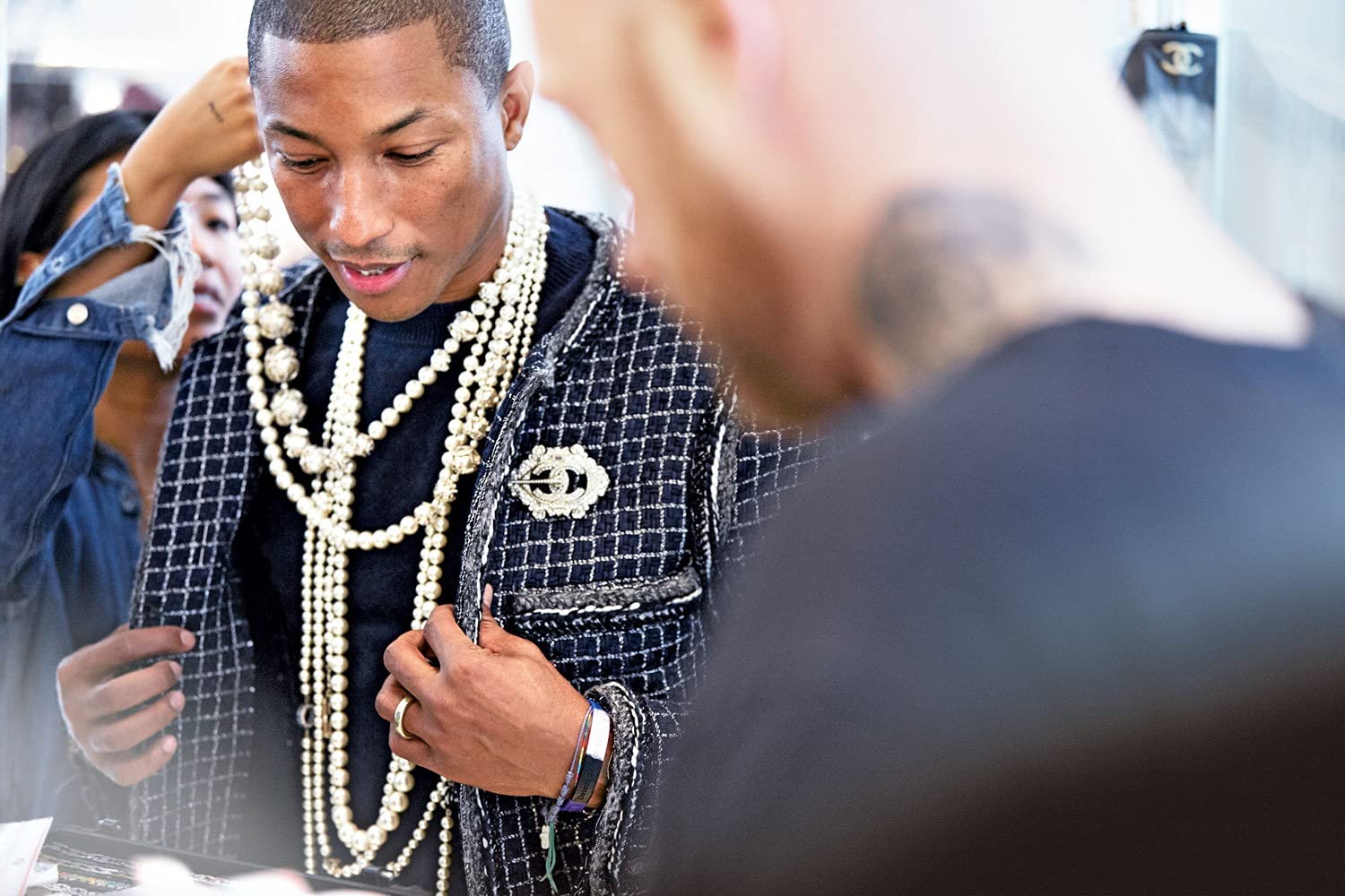 CHANEL – Fittings and Backstage