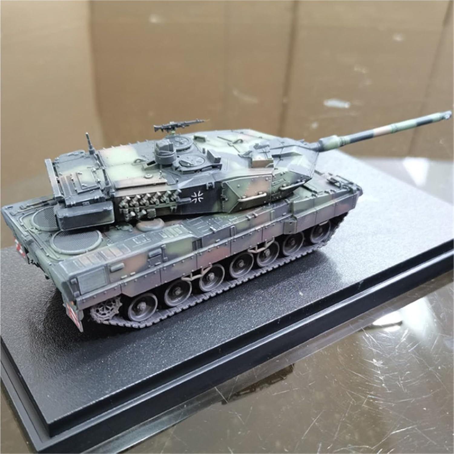 Realistic Tank 1/72 Scale German Leopard 2A7 Main Battle Tank Plastic Model NATO Tri-Color Camouflage Static Tank Model