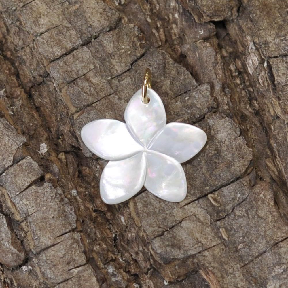 LES POULETTES BIJOUX - Pendentif Plaqué Or Fleur de Frangipanier en Nacre