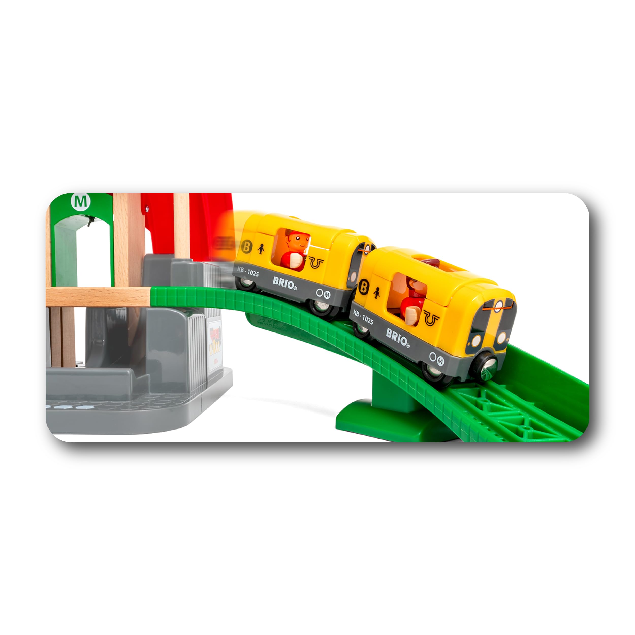 BRIO World 33989 Großes City Bahnhof Set - Umfangreiches Holzeisenbahn-Set mit Umsteigebahnhof - Empfohlen ab 3 Jahren
